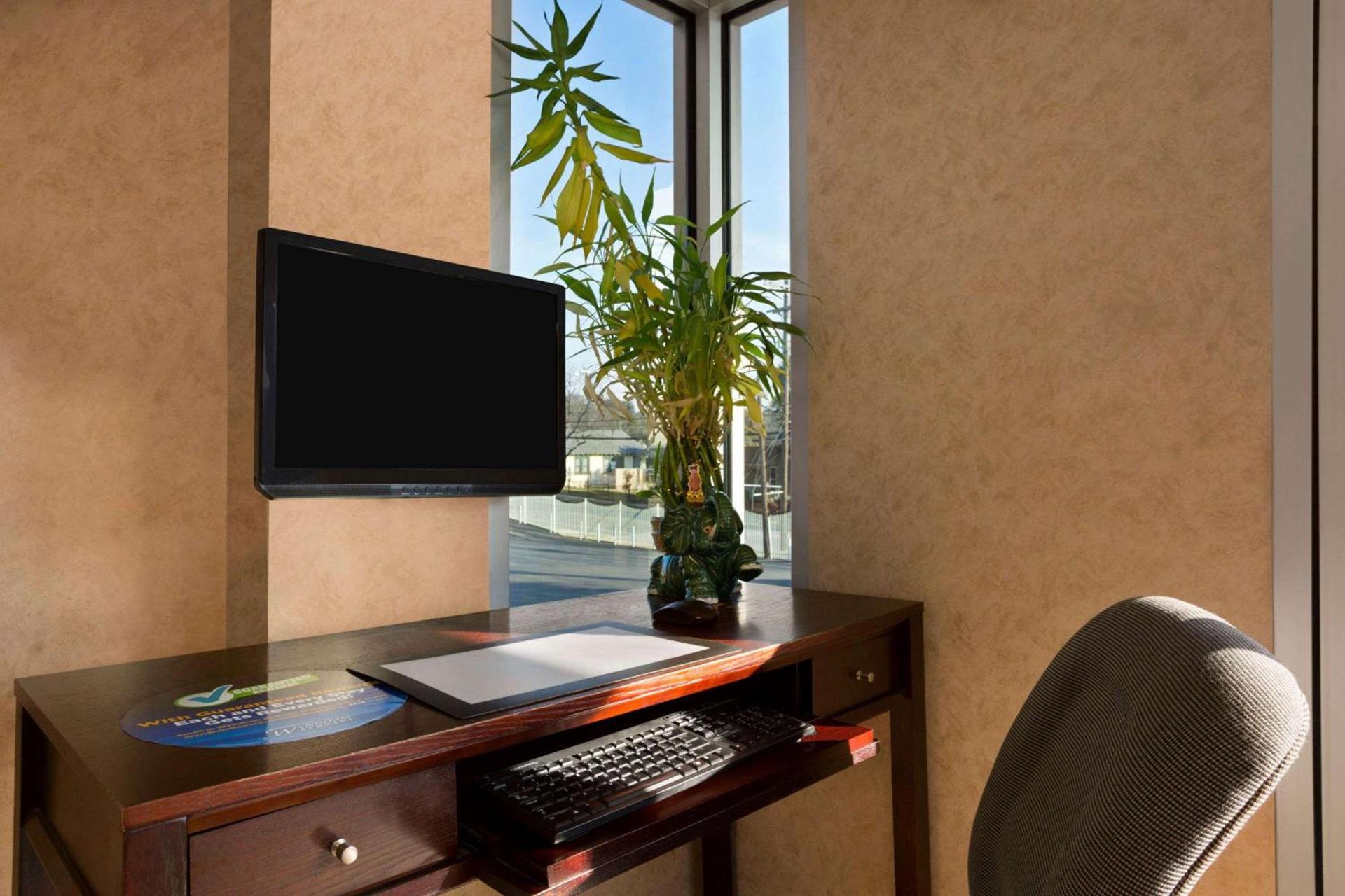 Super 8 by Wyndham Austin Downtown/Capitol Area photo 4