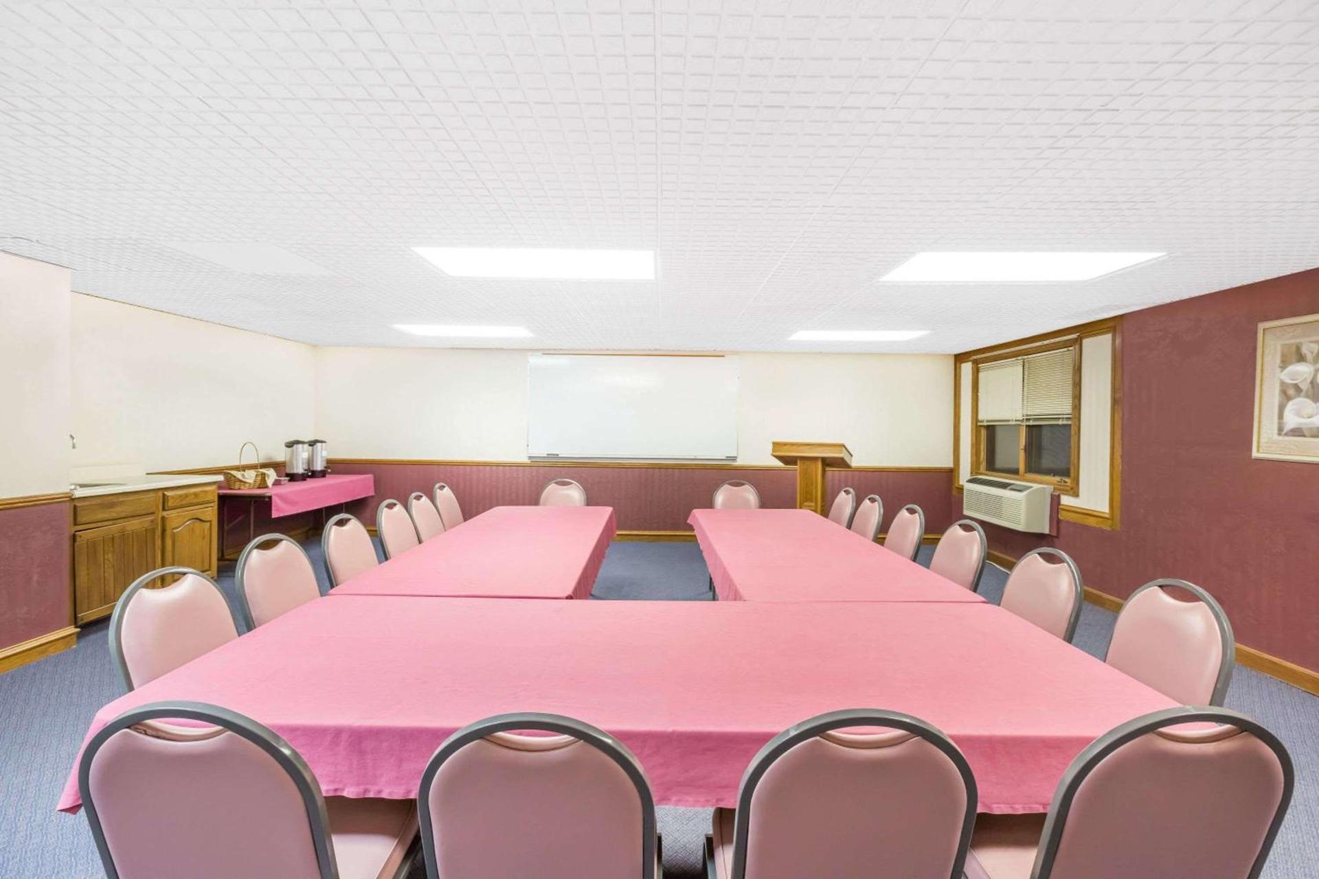 Knights Inn & Suites South Sioux City photo 12