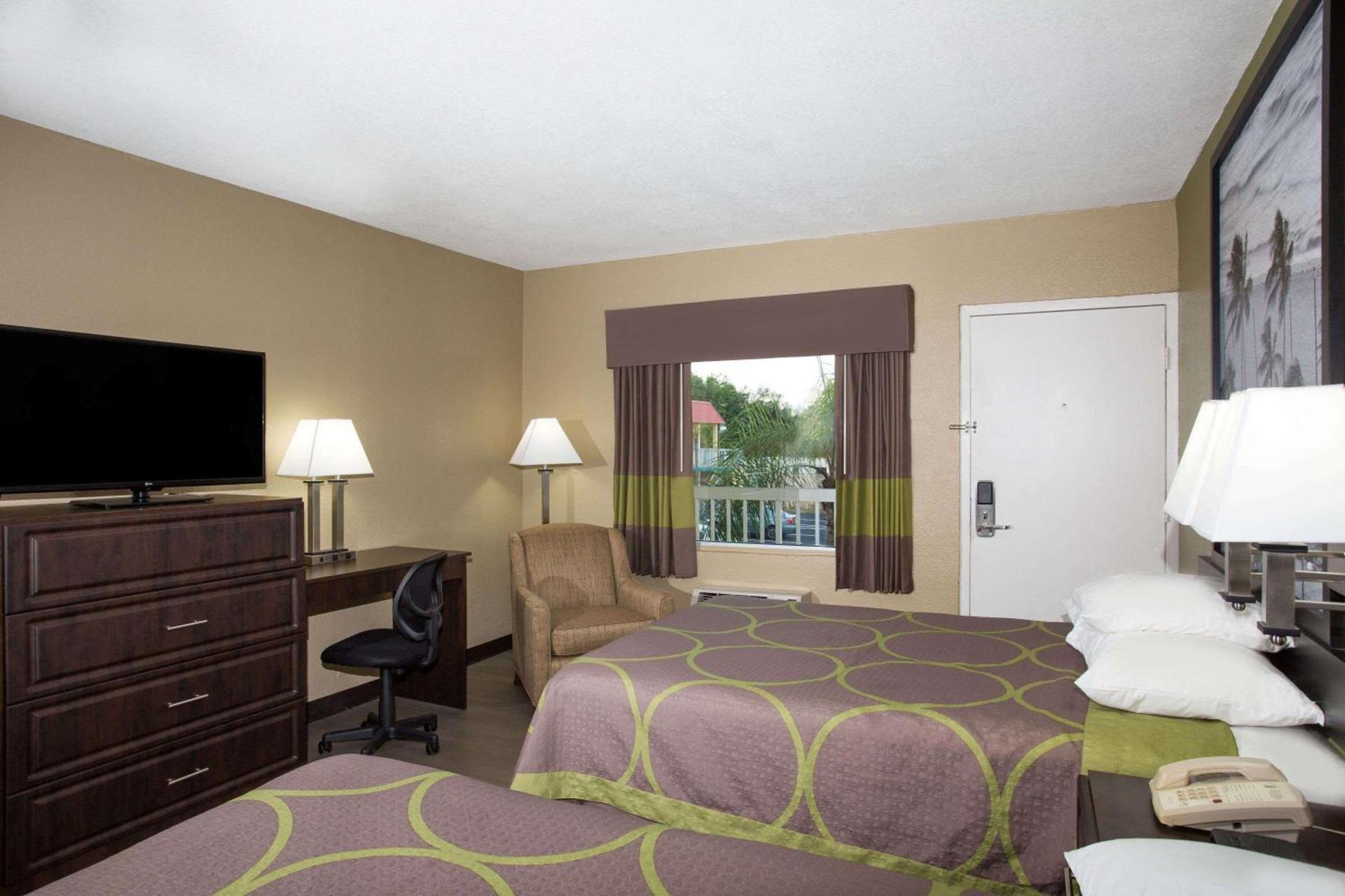Super 8 by Wyndham Sarasota Near Siesta Key photo 11