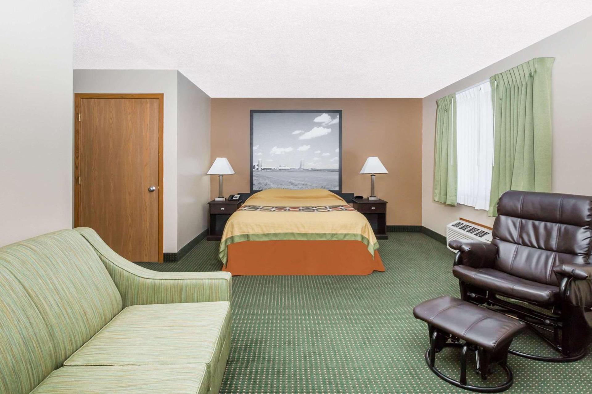 Super 8 by Wyndham Jefferson photo 23