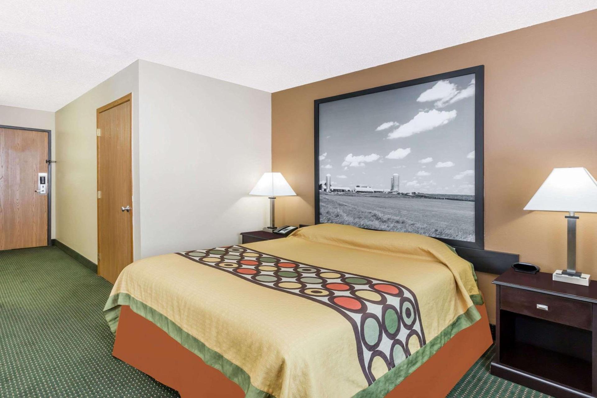 Super 8 by Wyndham Jefferson photo 22