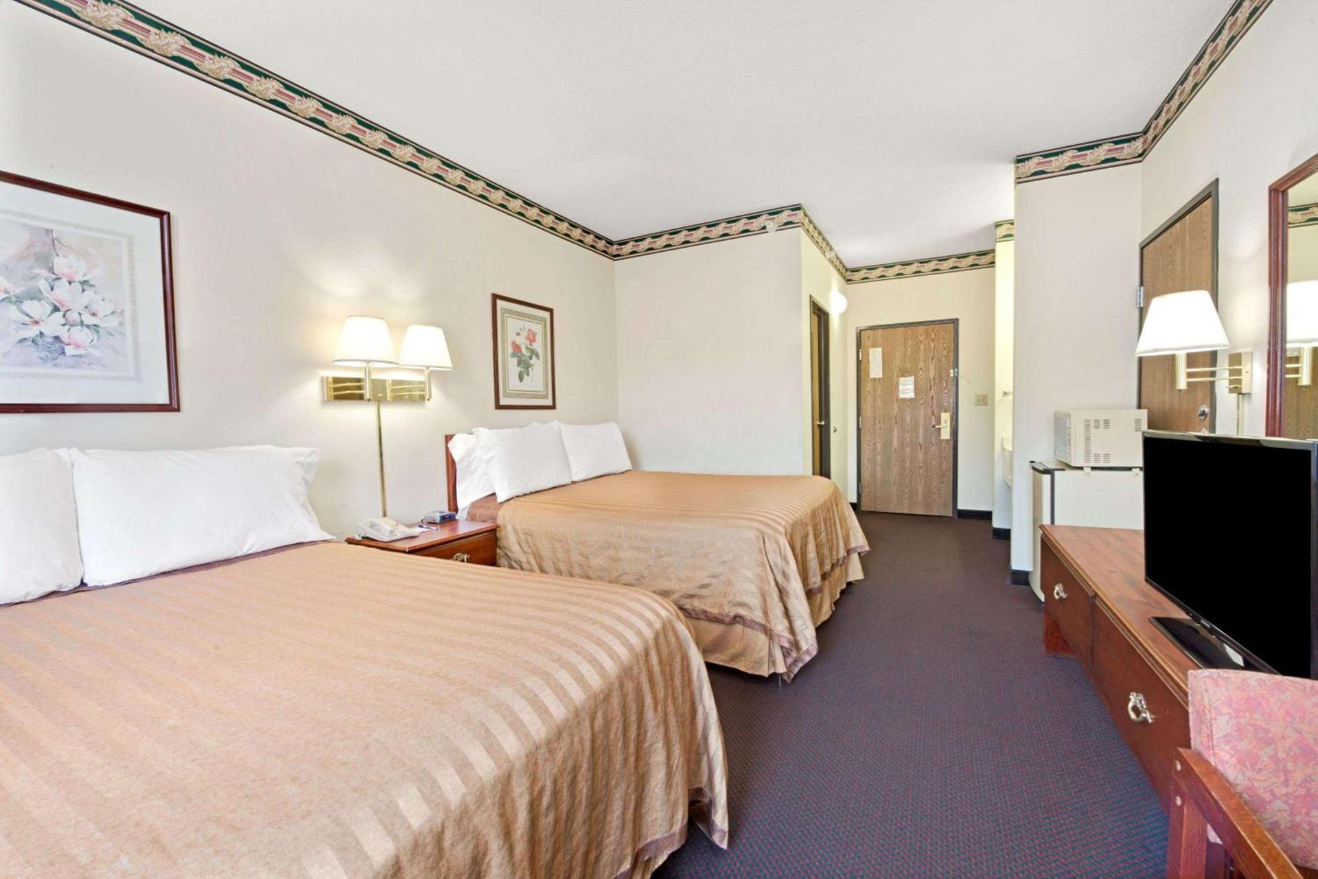 Travelodge by Wyndham St. Louis photo 9