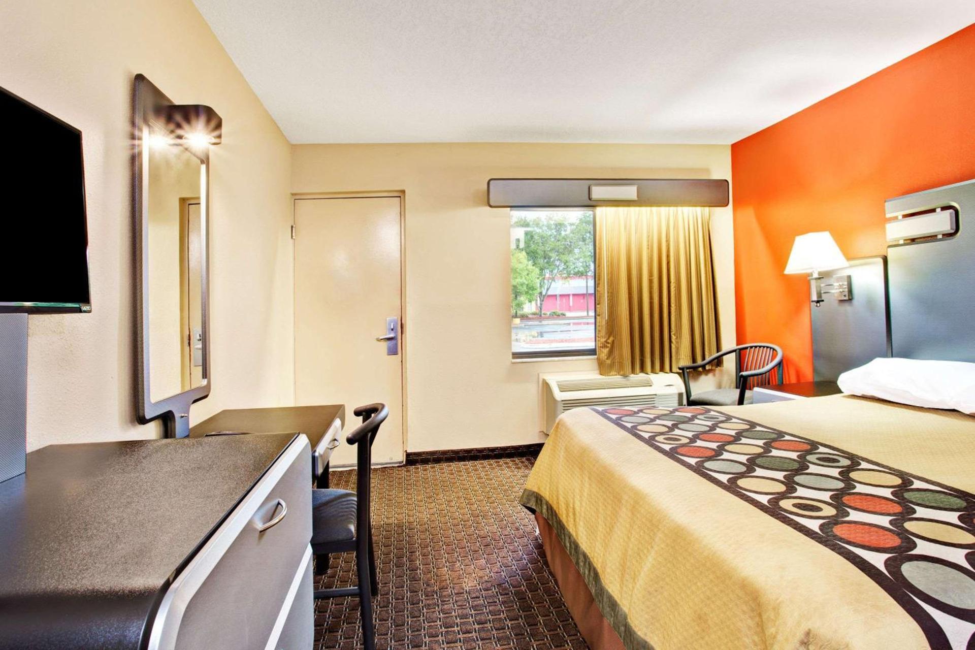 Super 8 by Wyndham Kissimmee/Maingate/Orlando Area photo 9
