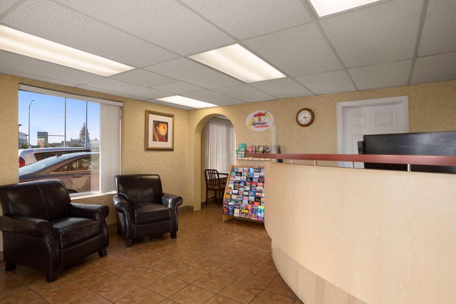 Super 8 by Wyndham Austin Downtown/Capitol Area photo 3
