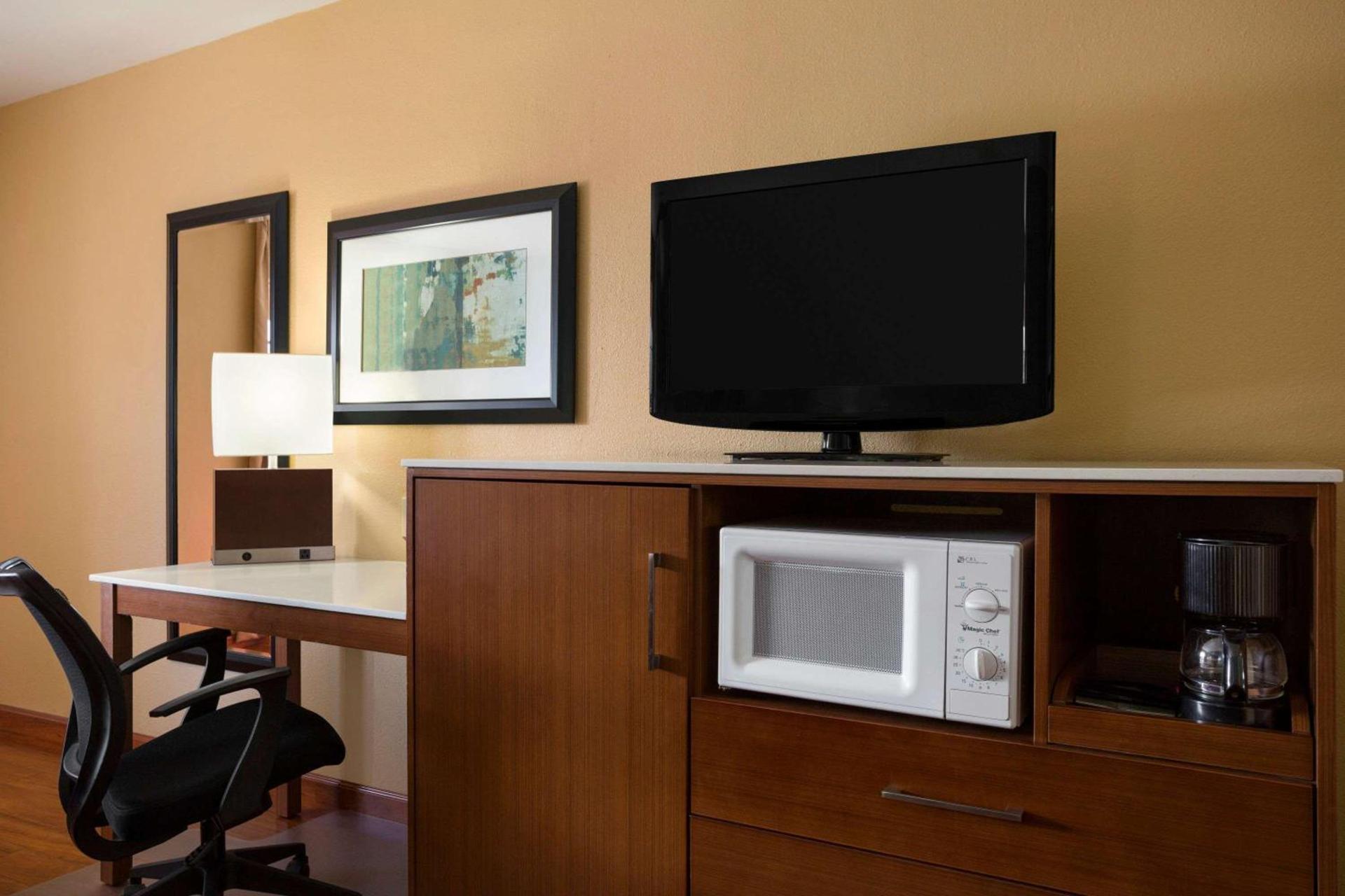 Super 8 by Wyndham Austin Downtown/Capitol Area photo 7