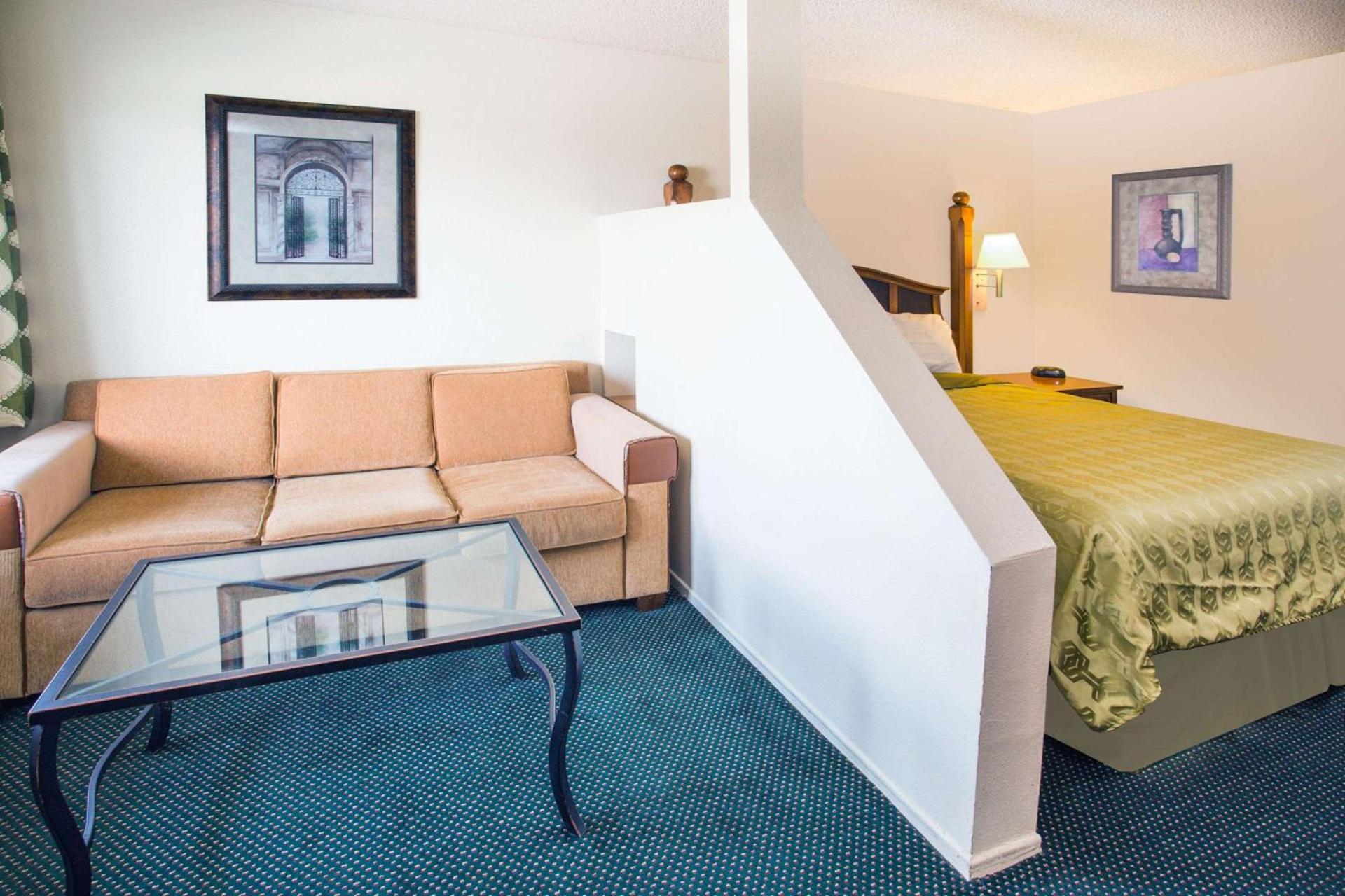 Travelodge by Wyndham Indio photo 14