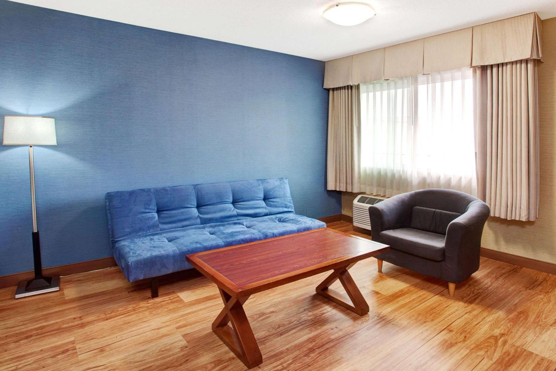 Travelodge by Wyndham Culver City photo 31