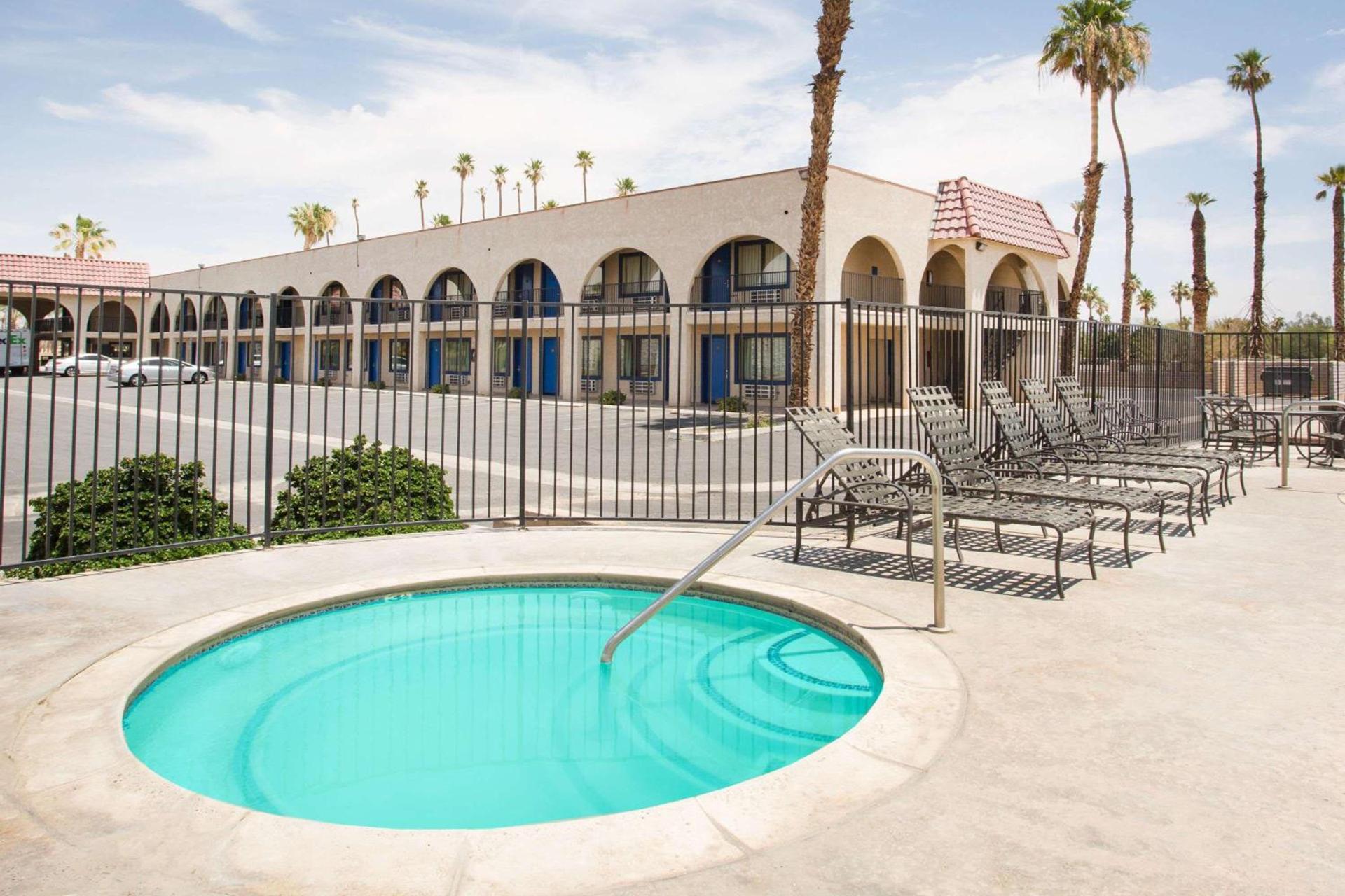 Travelodge by Wyndham Indio photo 16