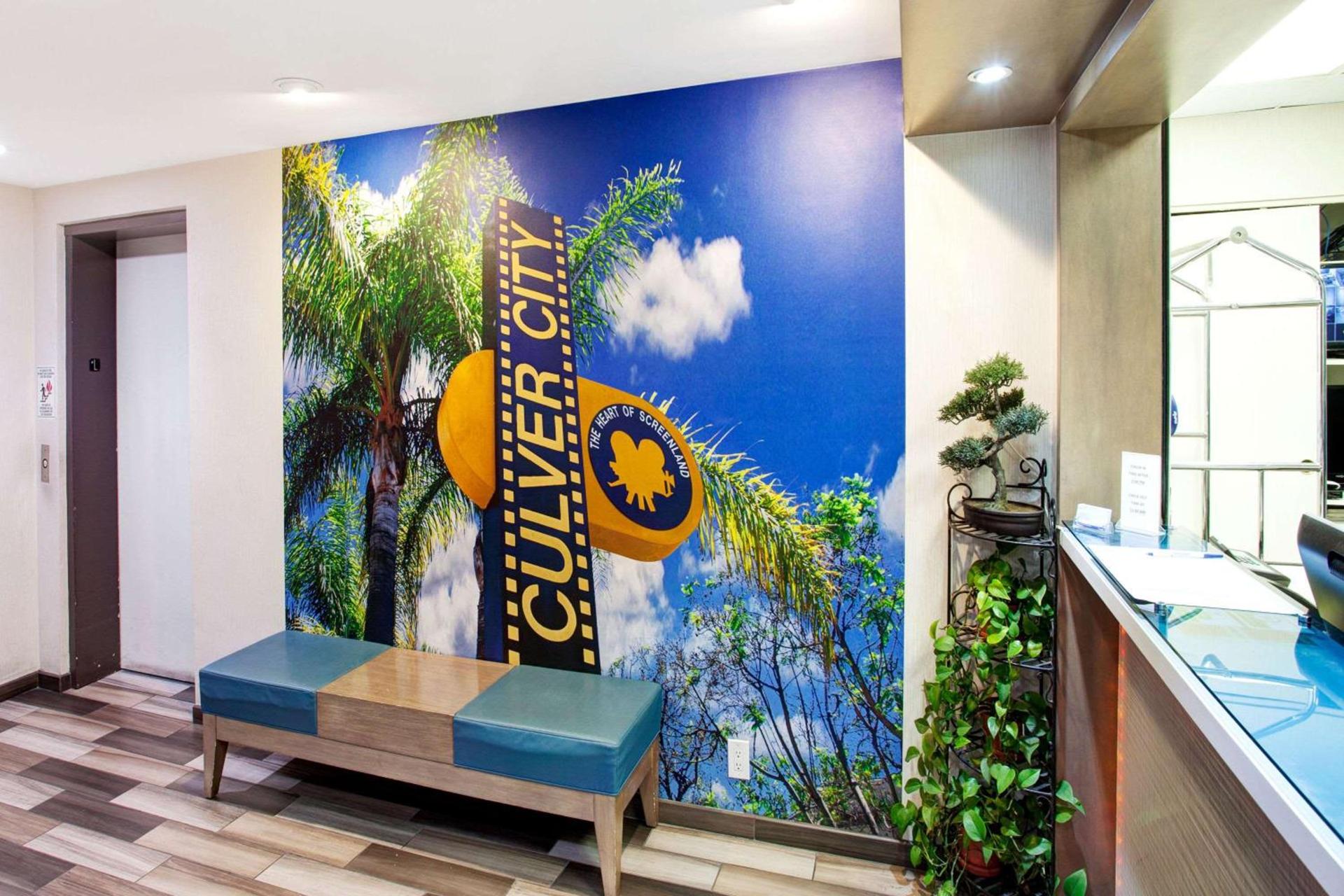Travelodge by Wyndham Culver City photo 12
