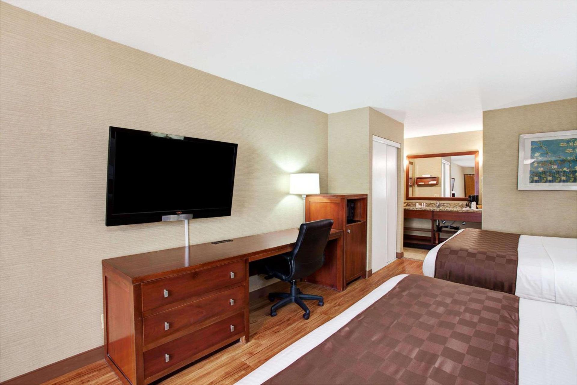 Travelodge by Wyndham Culver City photo 30