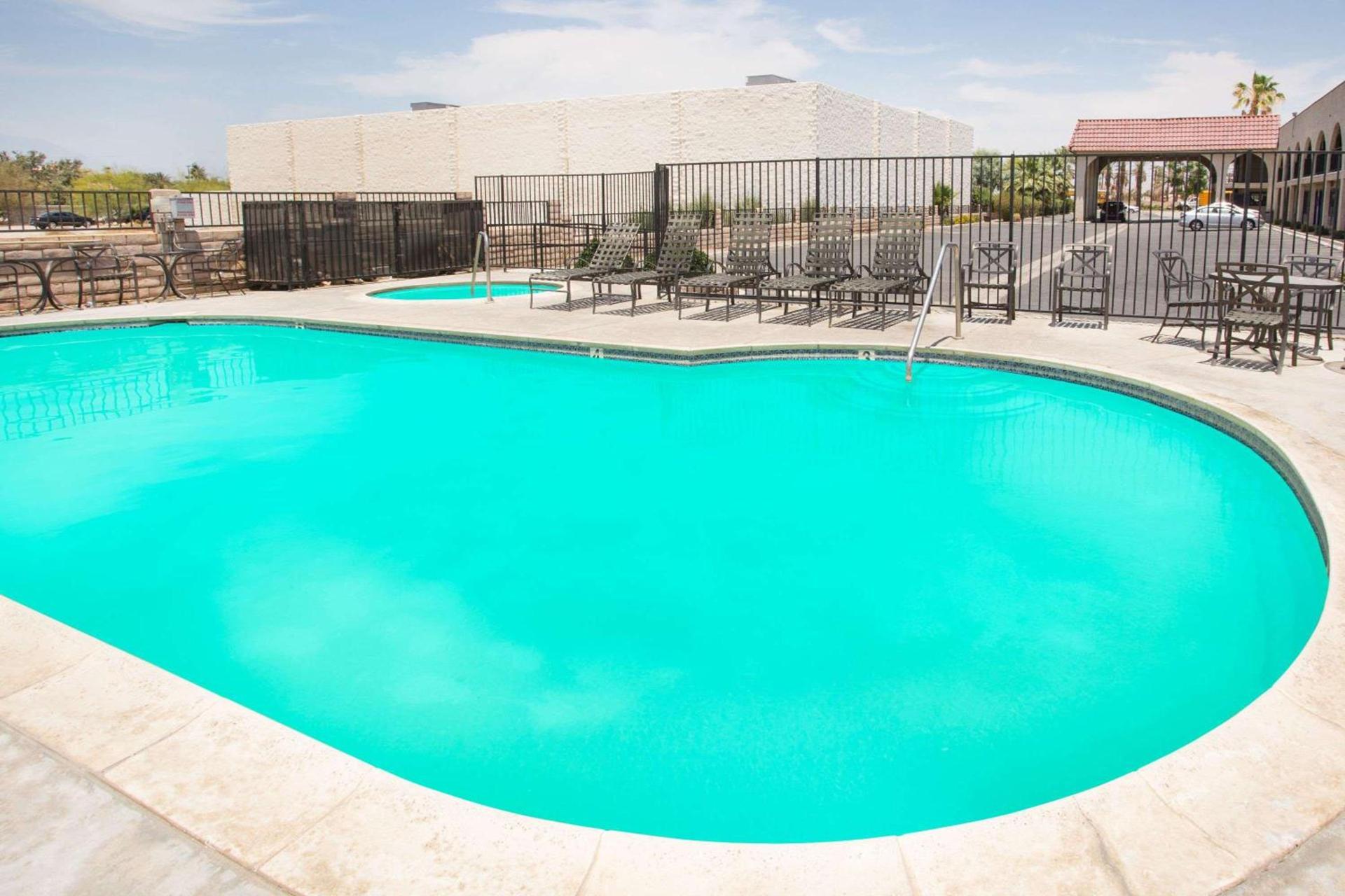 Travelodge by Wyndham Indio photo 21