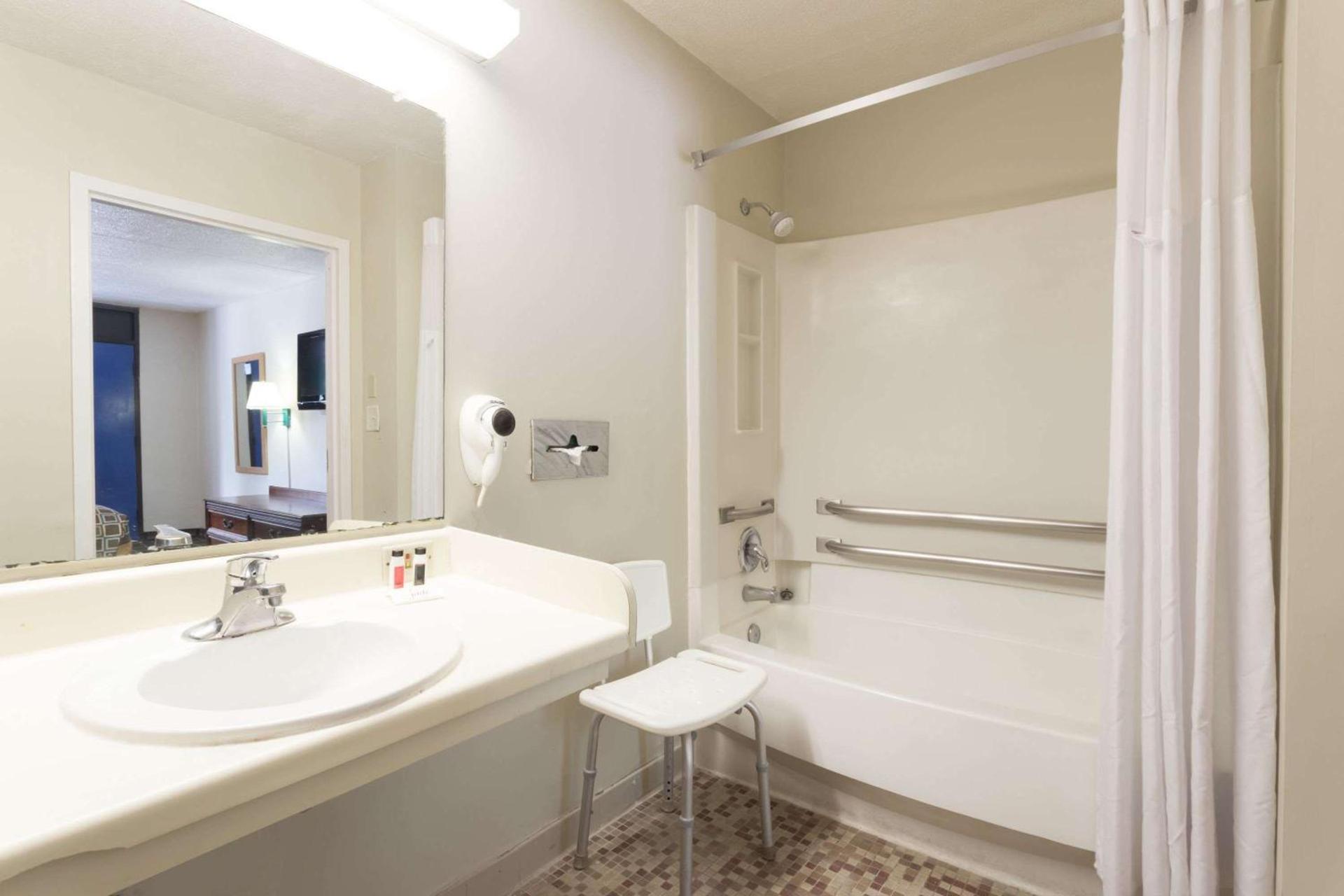 Travelodge by Wyndham Savannah Area/Richmond Hill photo 24