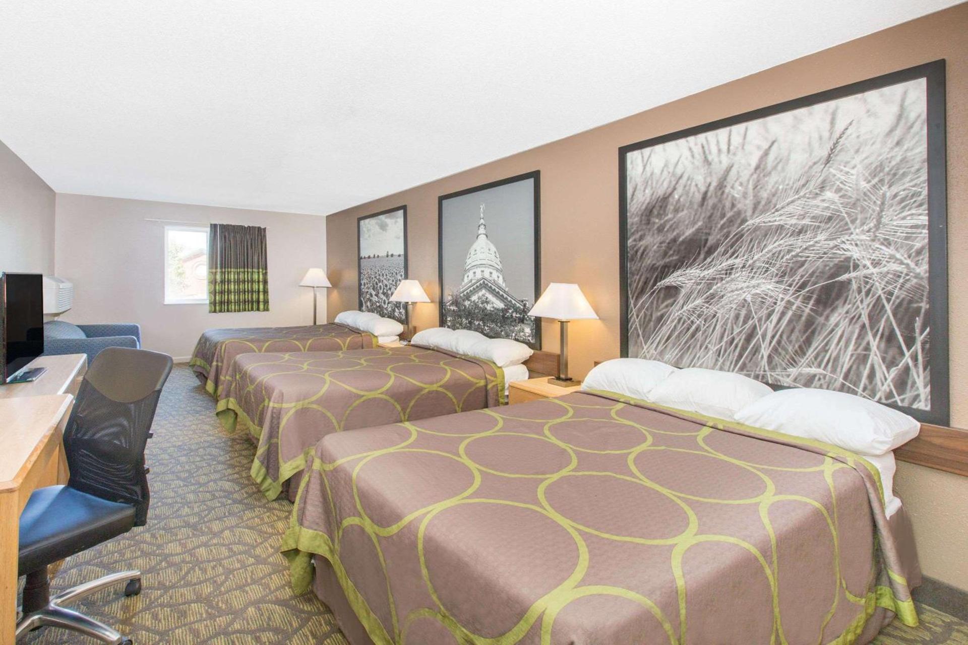 Super 8 by Wyndham Belleville photo 15