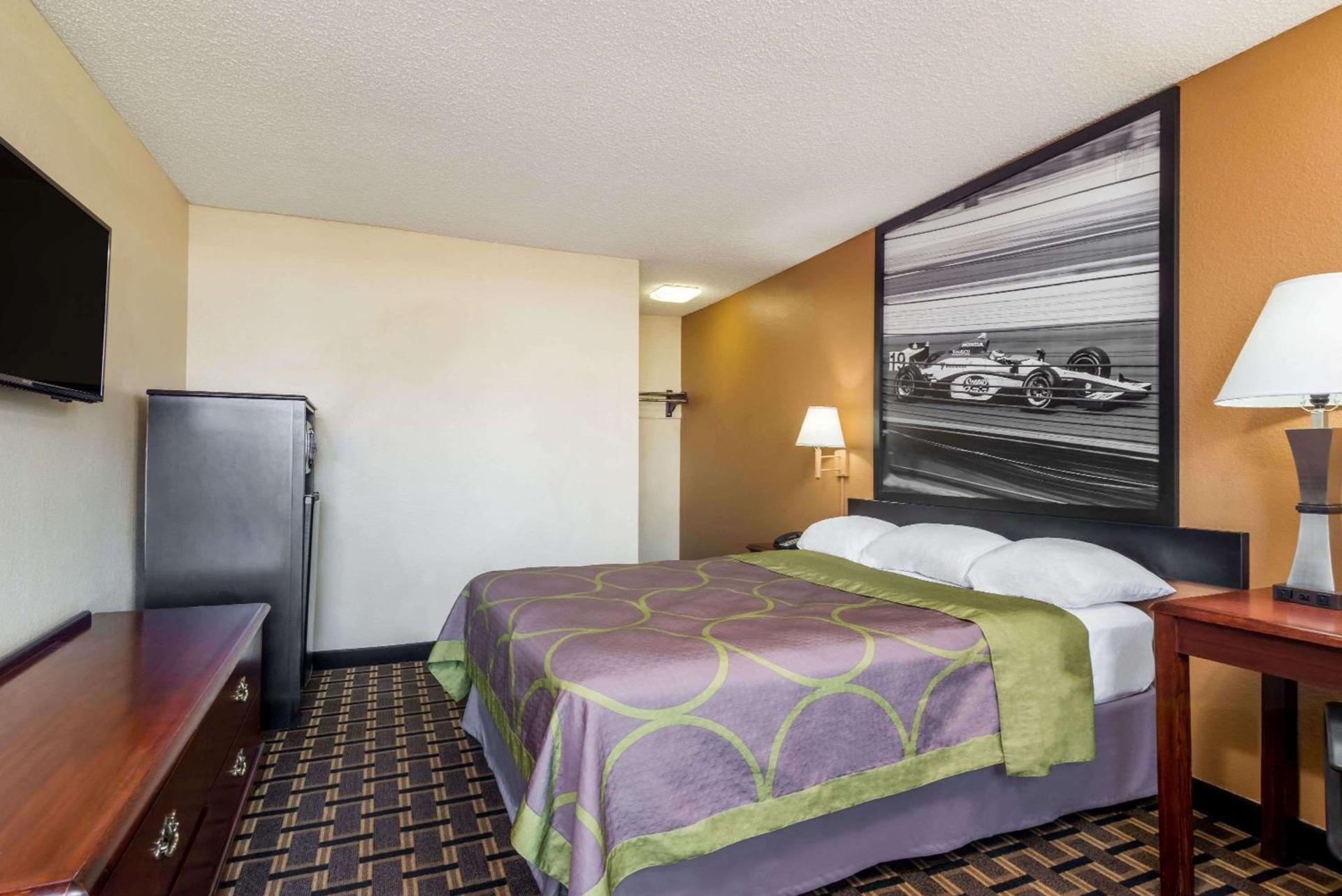 Super 8 by Wyndham Indianapolis/NE/Castleton Area photo 9