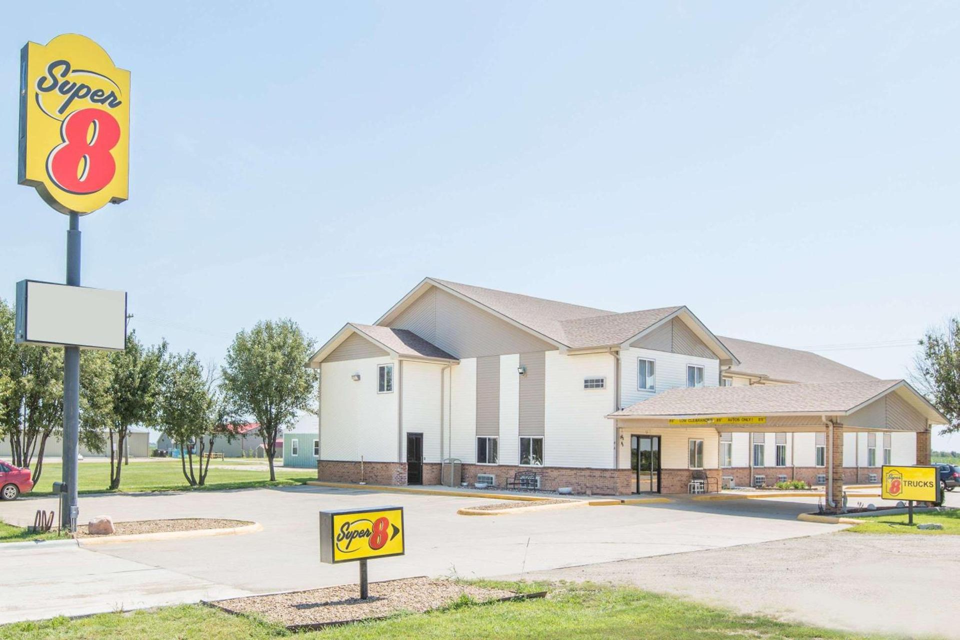 Super 8 by Wyndham Belleville photo 2