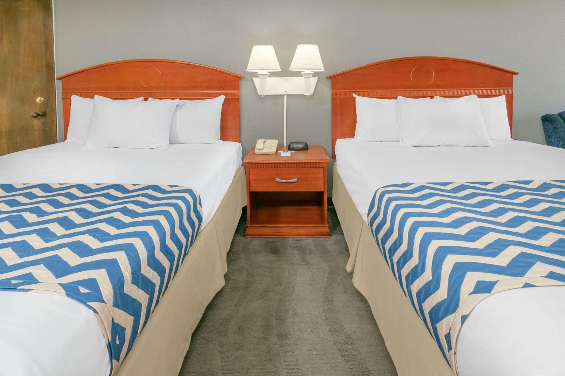 Super 8 by Wyndham Norman West OK photo 41
