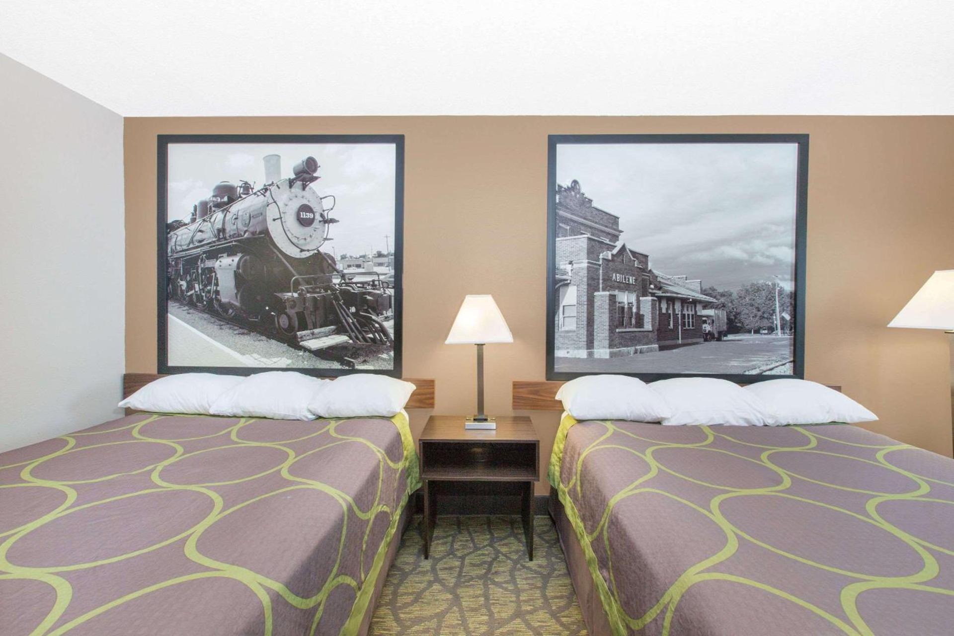 Super 8 by Wyndham Belleville photo 14