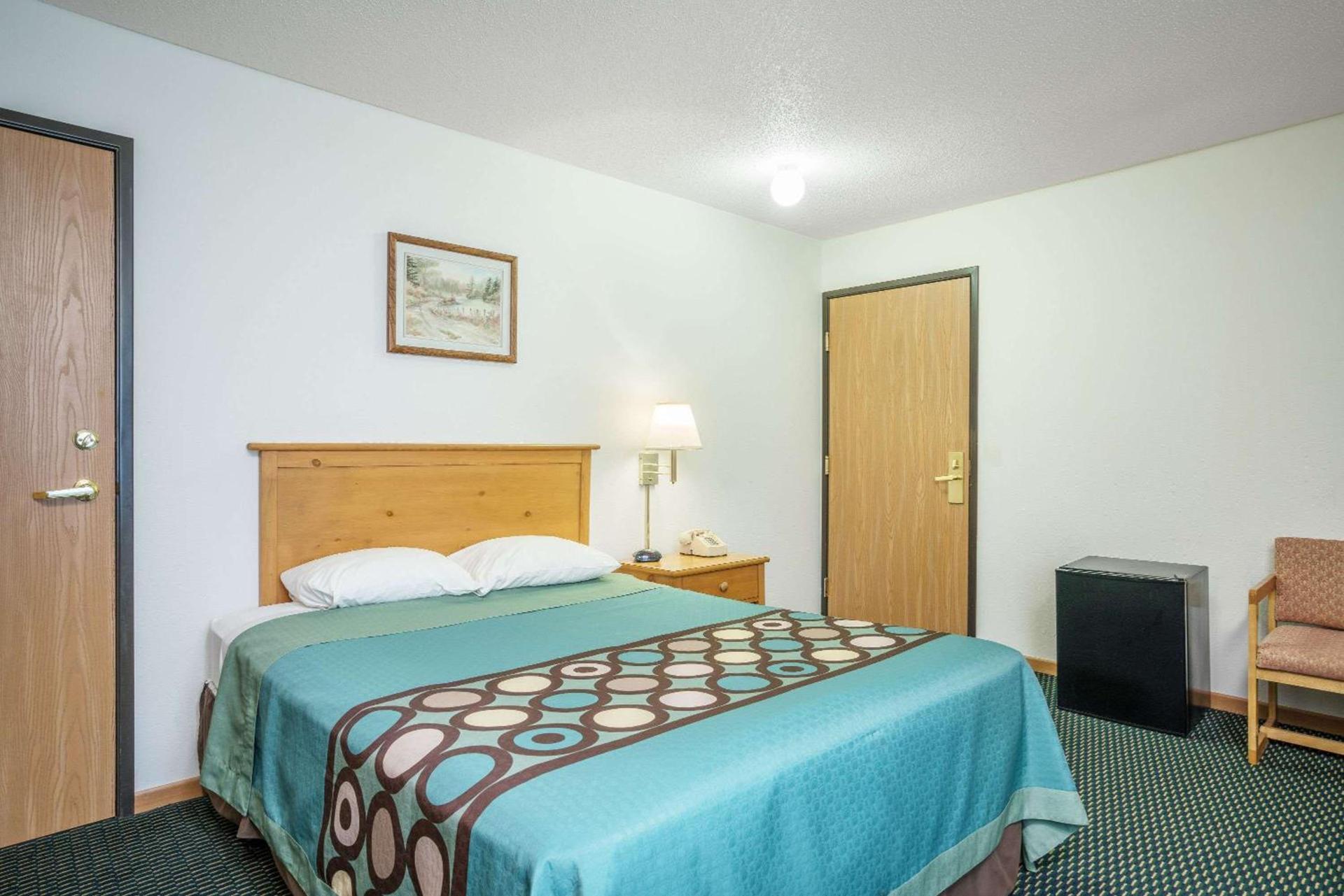 Super 8 by Wyndham Phillips photo 13