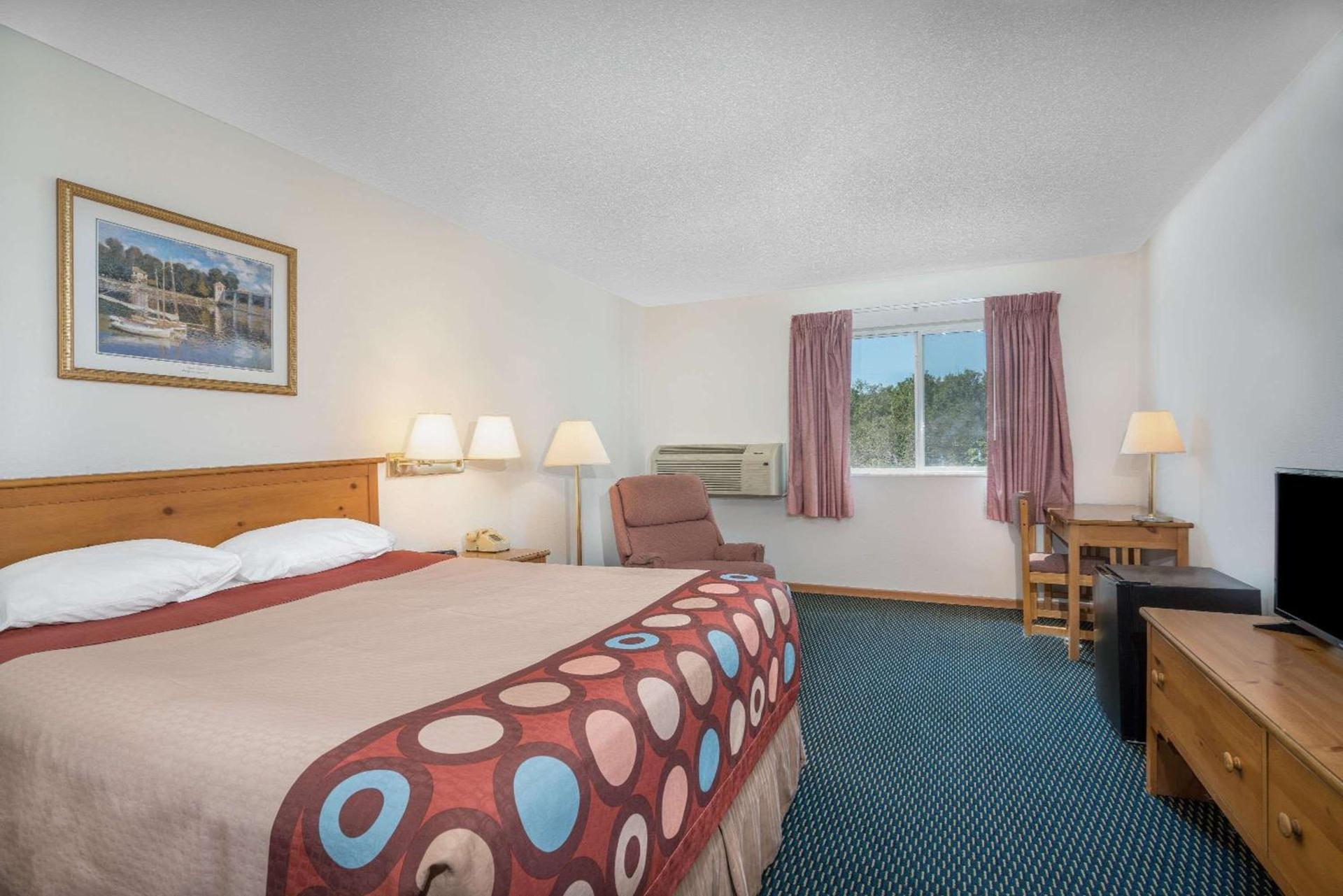 Super 8 by Wyndham Phillips photo 11