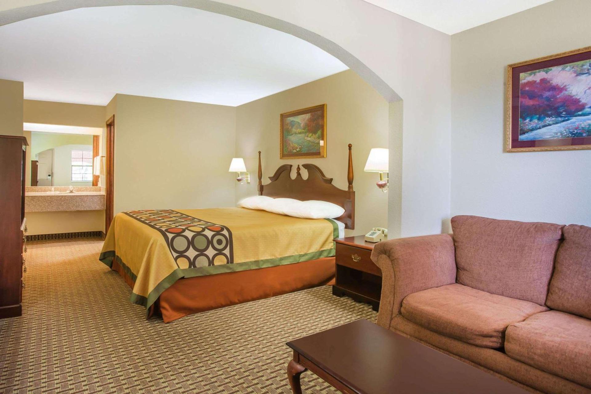 Super 8 by Wyndham Cabot photo 13