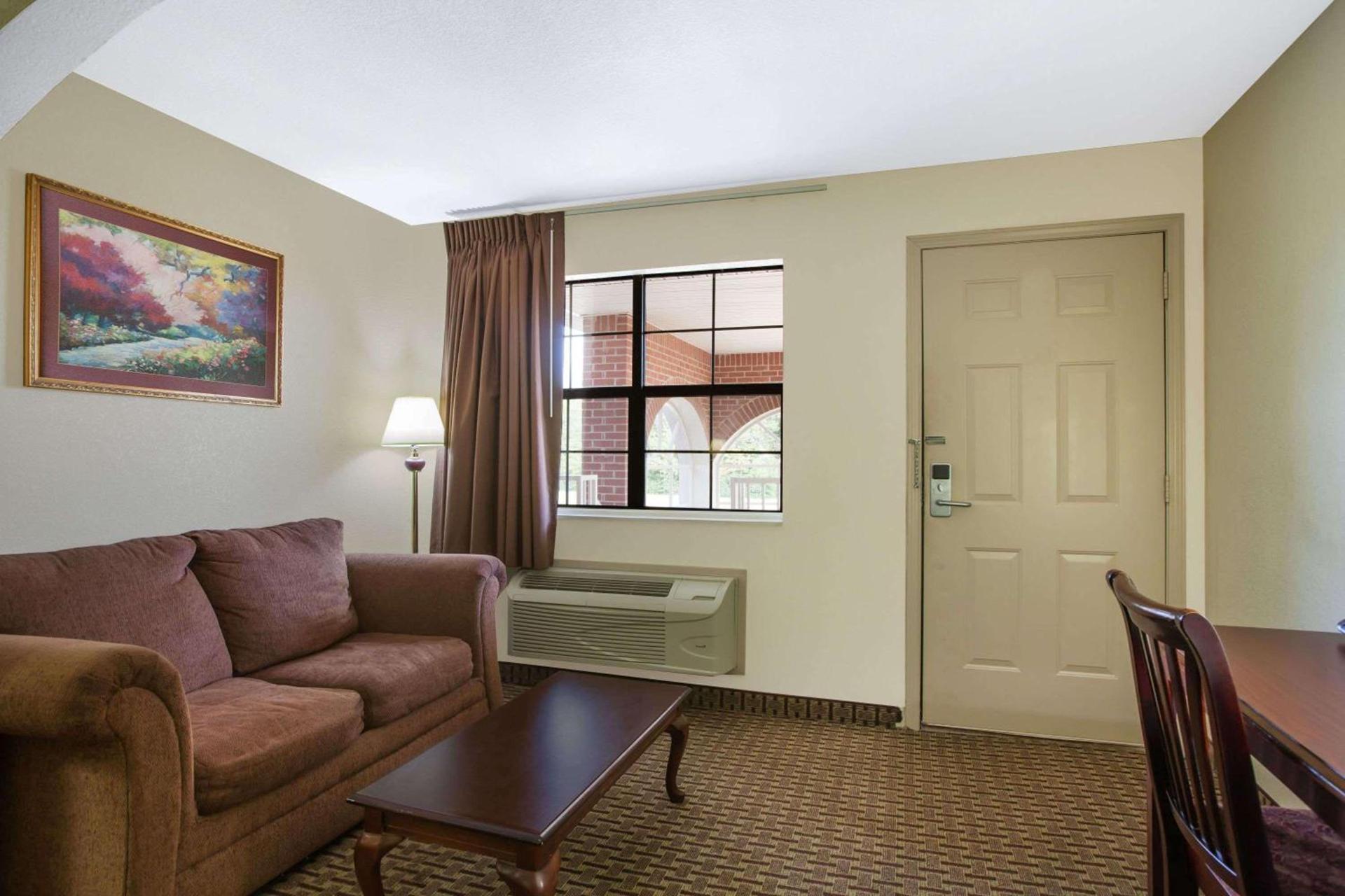 Super 8 by Wyndham Cabot photo 5