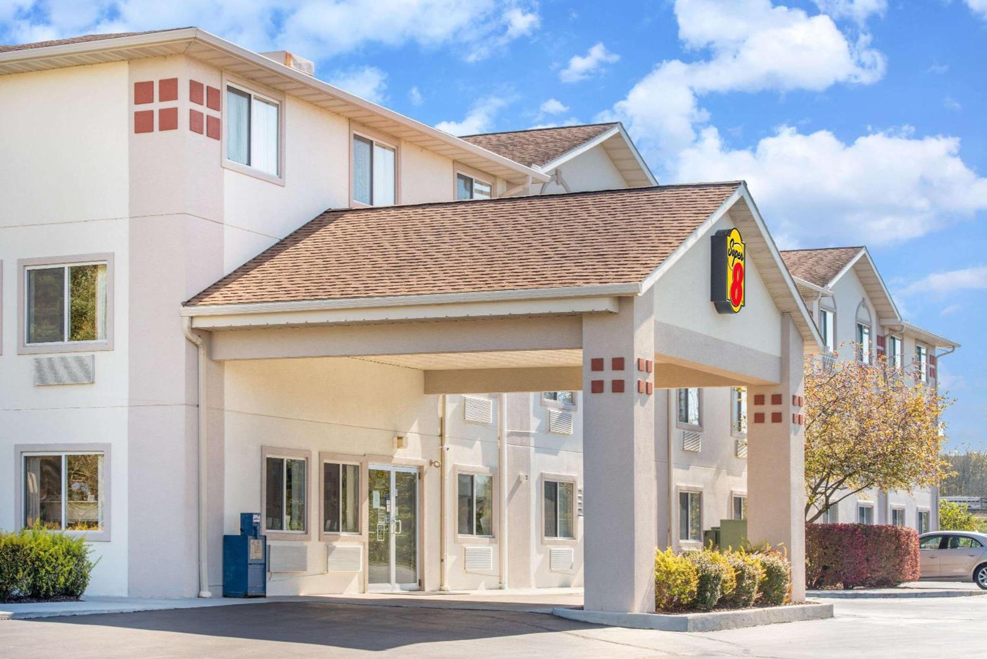 Super 8 by Wyndham West Middlesex/Sharon Area — hotel in West Middlesex