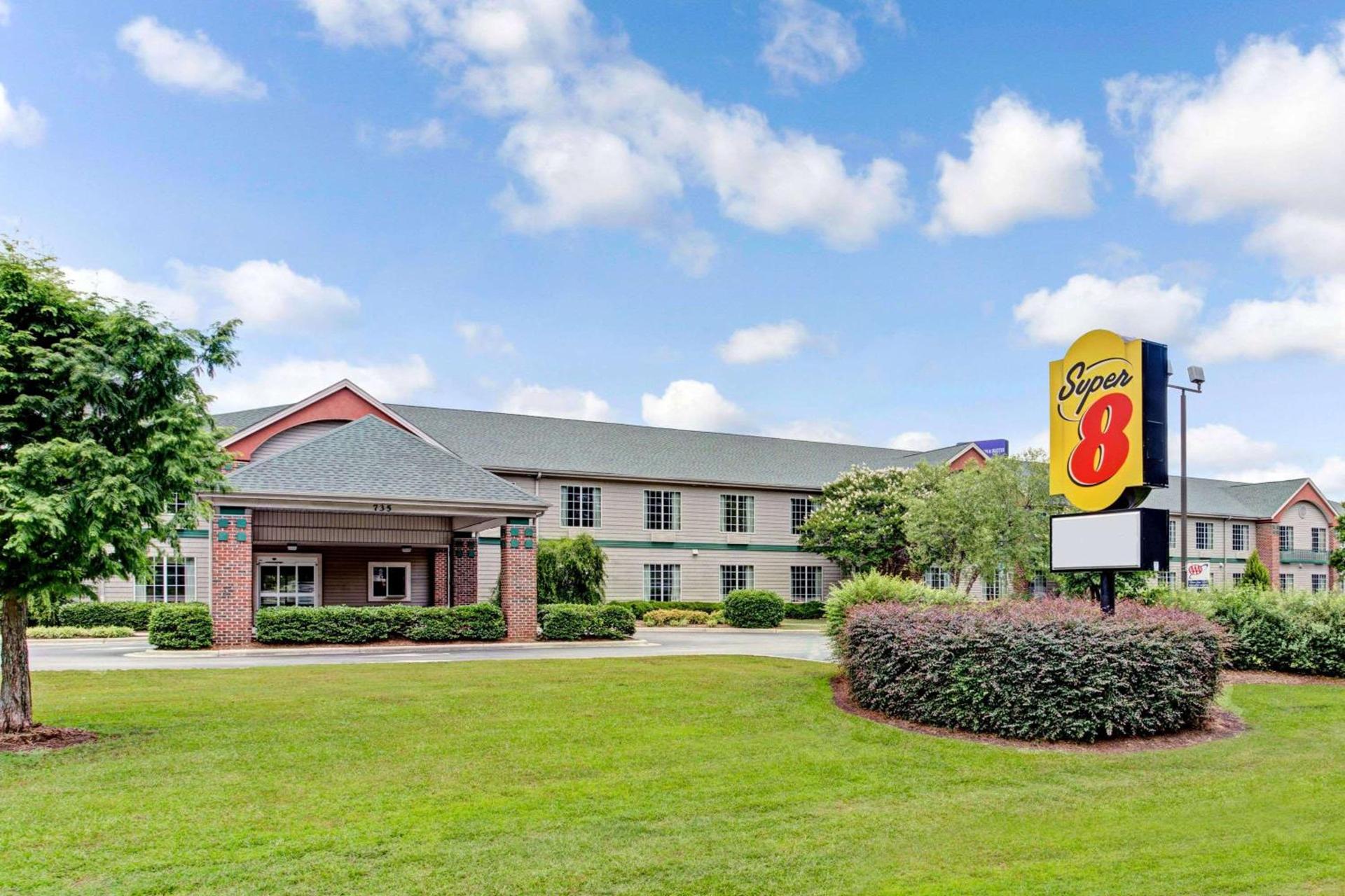 Super 8 by Wyndham Smithfield-Selma — hotel in Smithfield