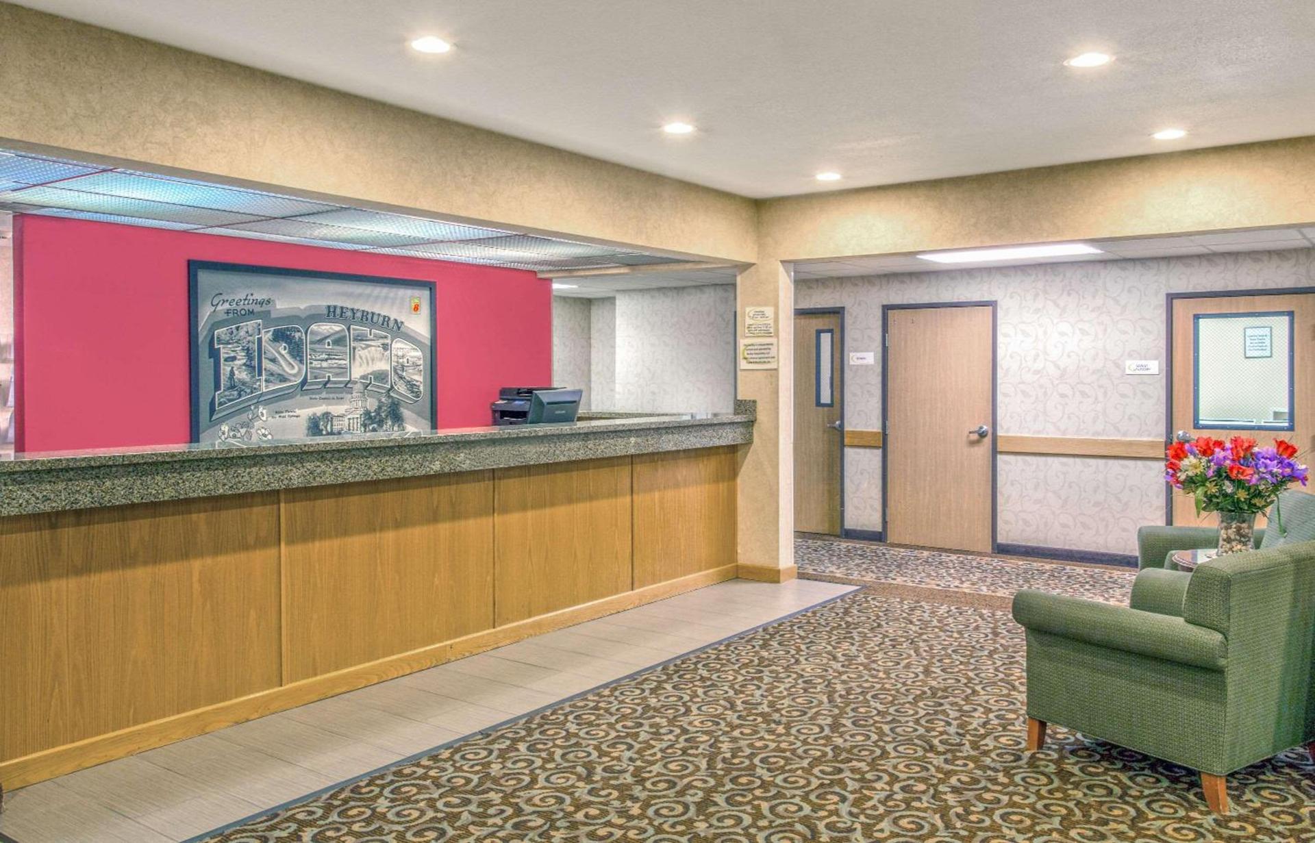 Super 8 by Wyndham Heyburn photo 3