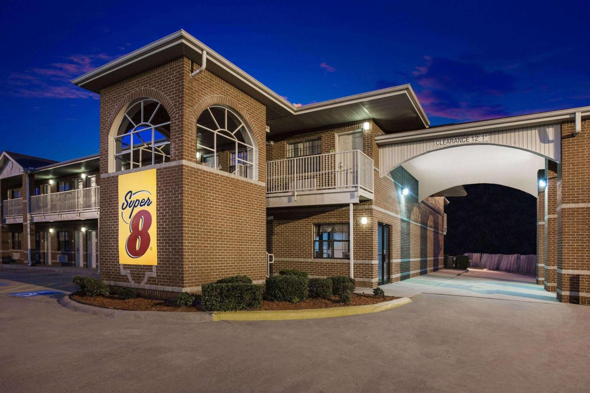 Super 8 by Wyndham Cabot photo 2