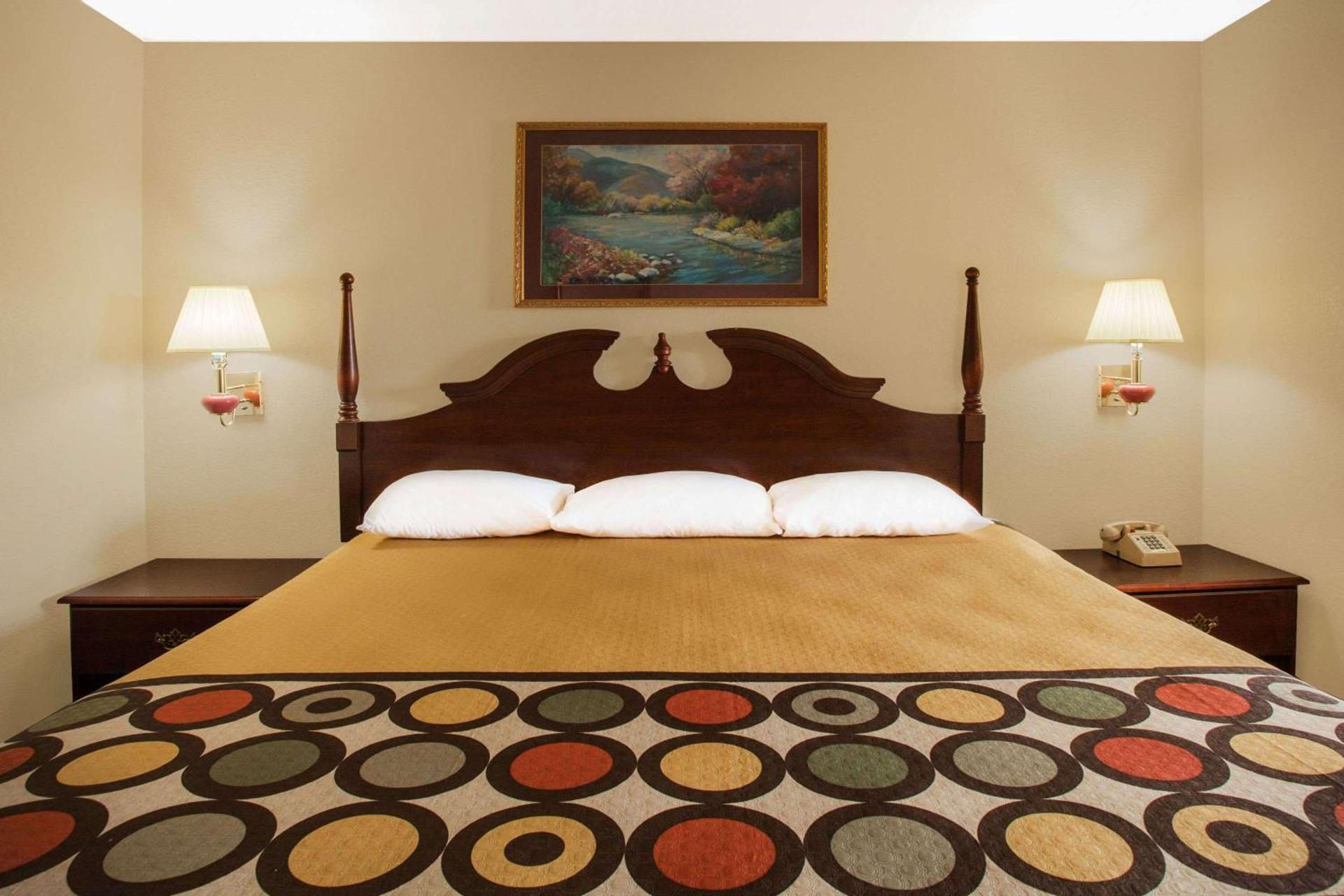 Super 8 by Wyndham Cabot photo 10