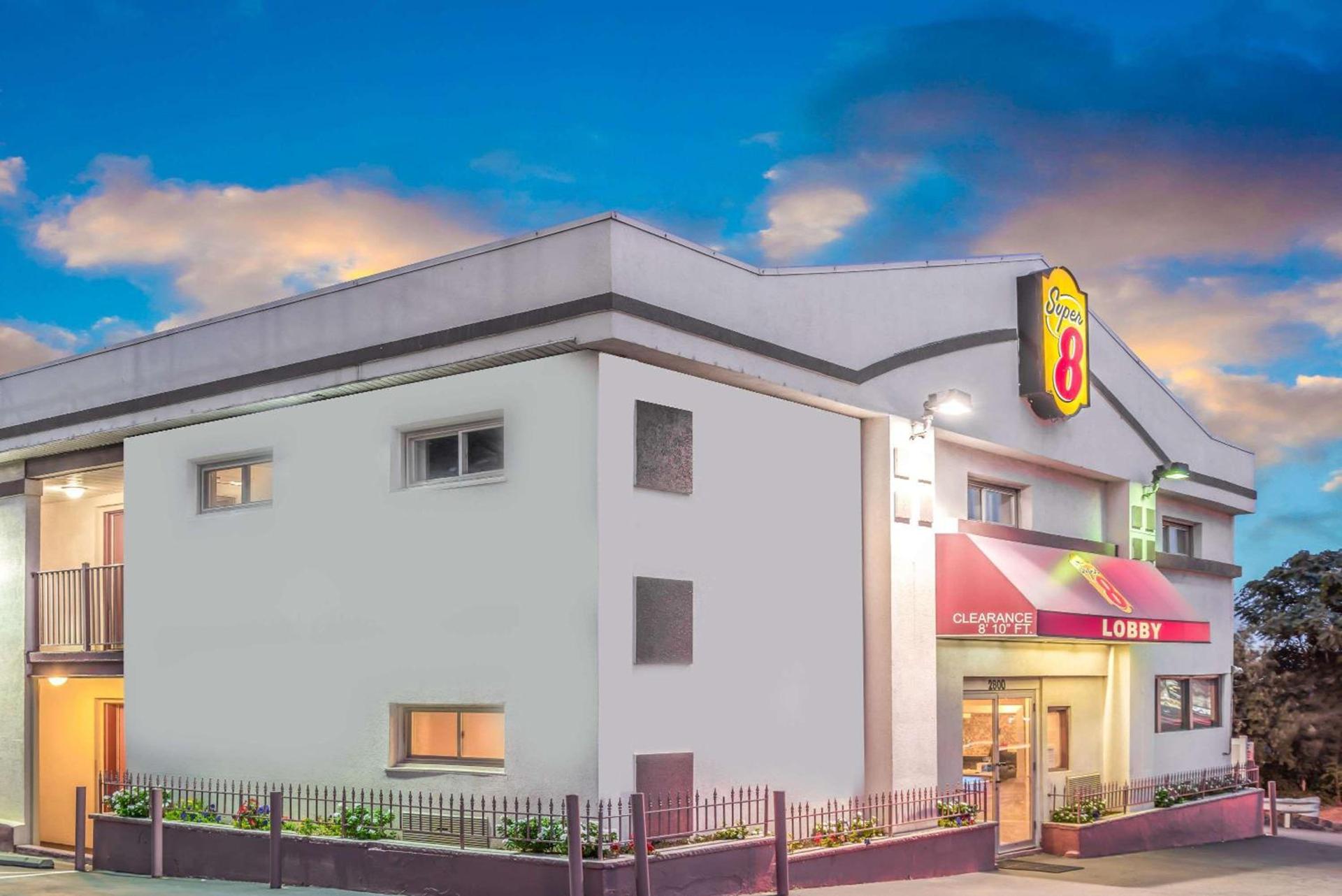 Super 8 by Wyndham North Bergen NJ/NYC Area — hotel in North Bergen