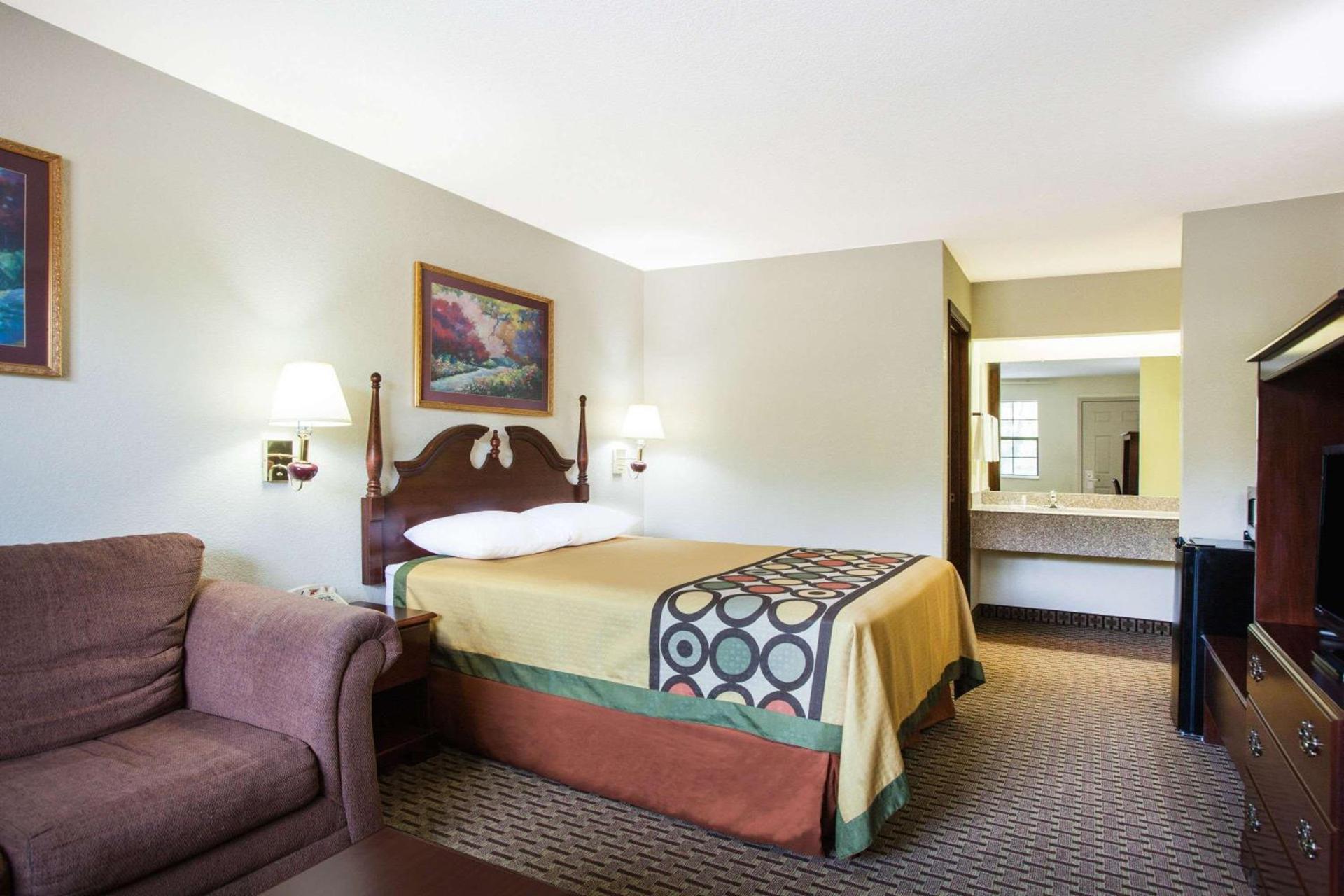 Super 8 by Wyndham Cabot photo 8
