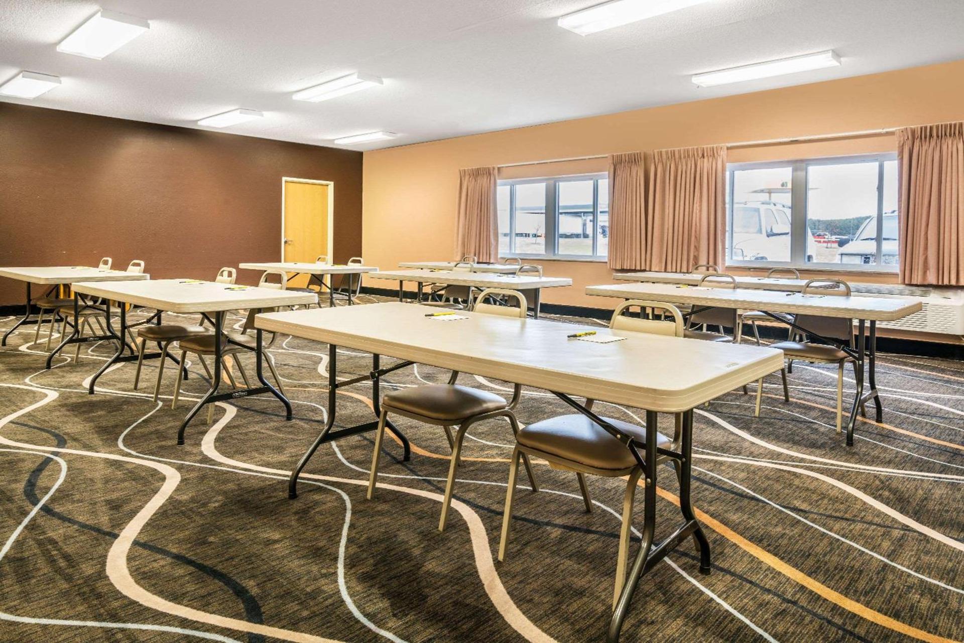 Super 8 by Wyndham Osseo WI photo 11