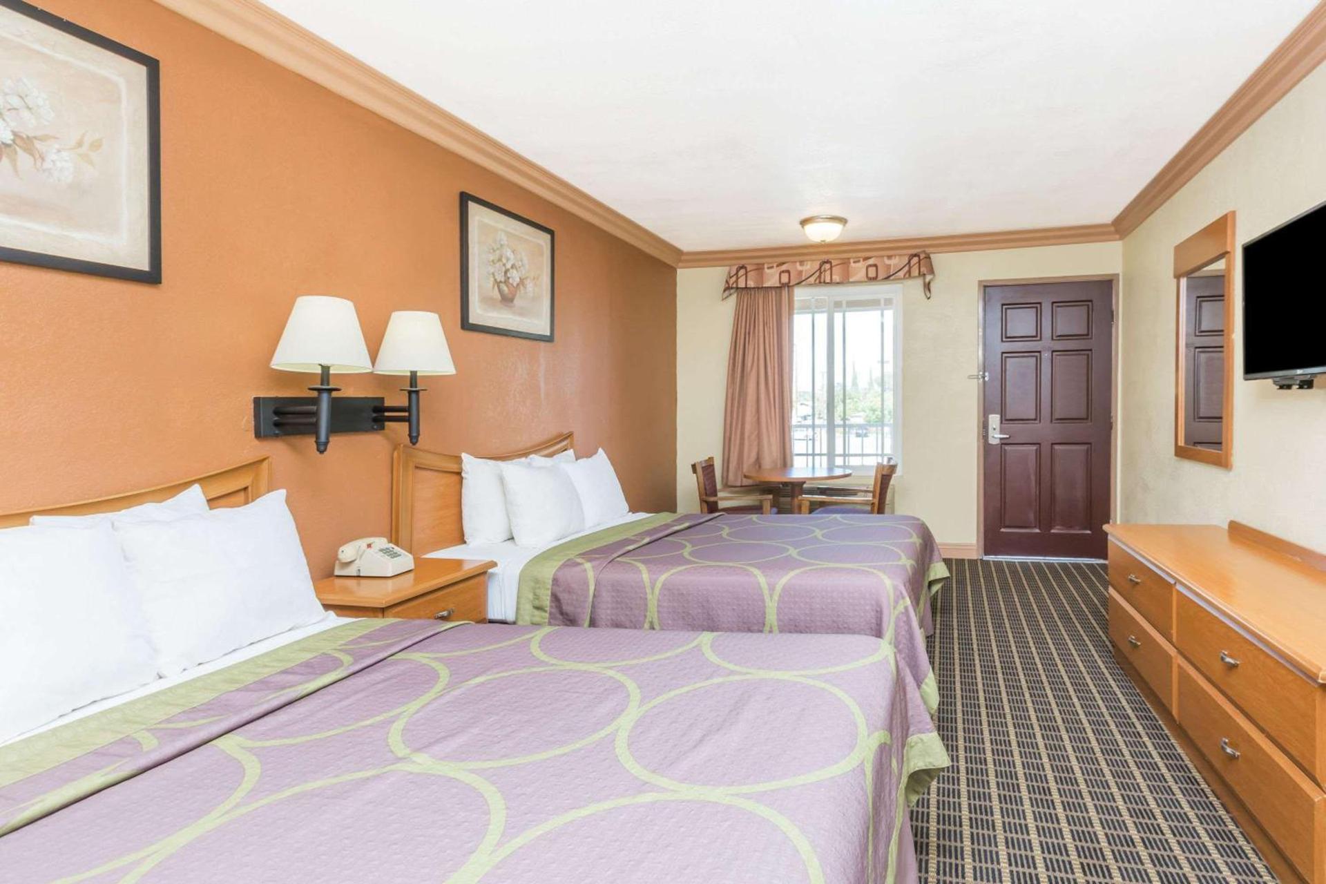 Super 8 by Wyndham Azusa photo 3