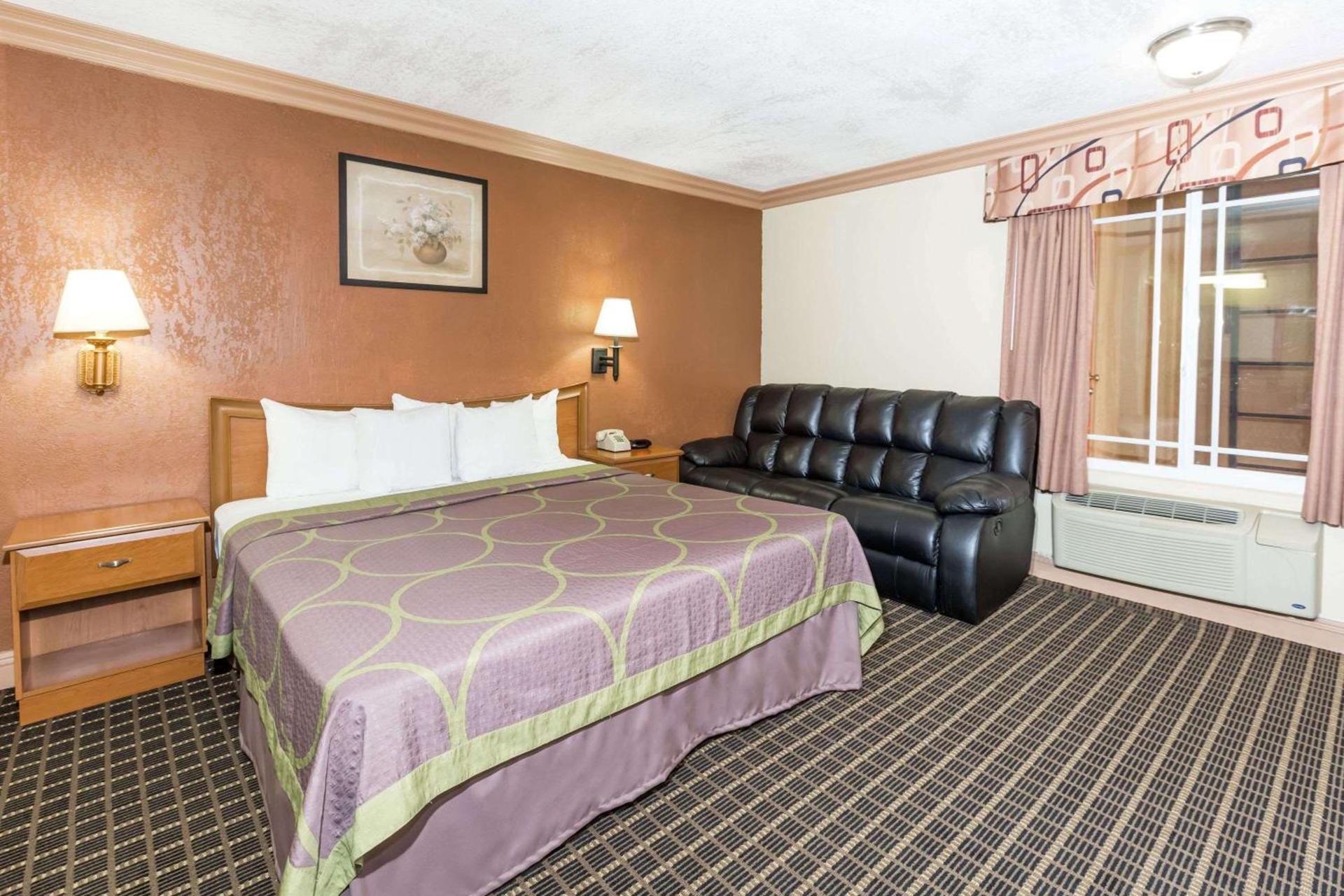 Super 8 by Wyndham Azusa photo 6