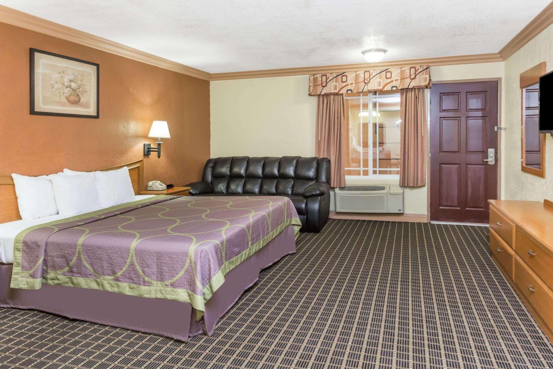 Super 8 by Wyndham Azusa photo 4