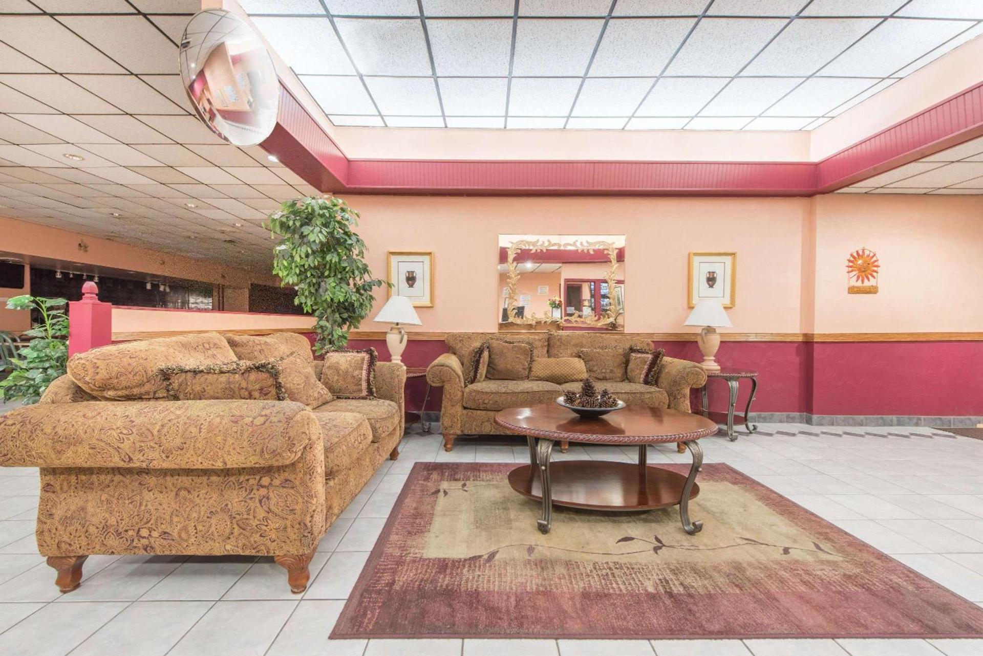 Castle inn & suites by OYO Lawton photo 7