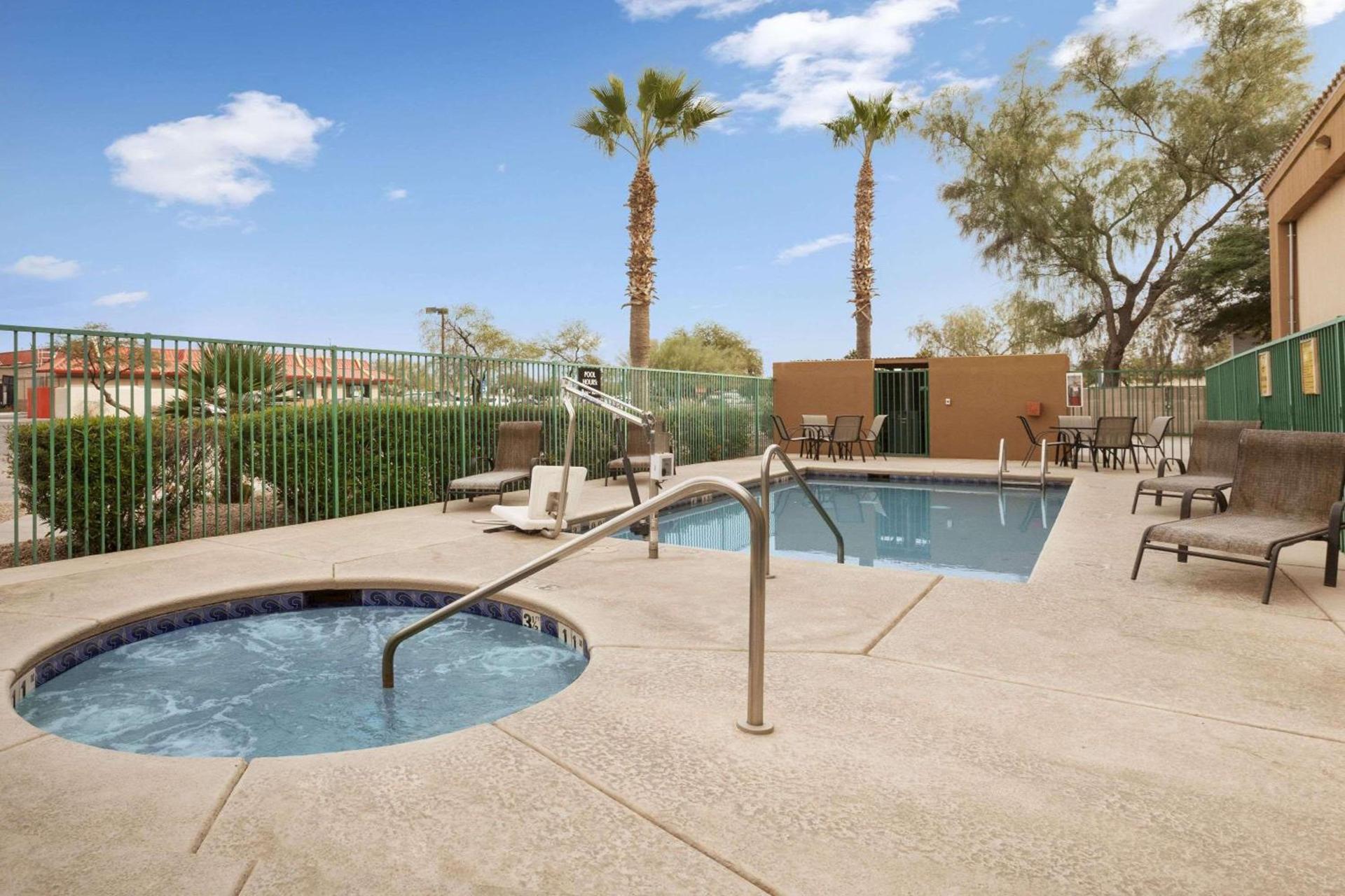 Super 8 by Wyndham Marana/Tucson Area photo 6