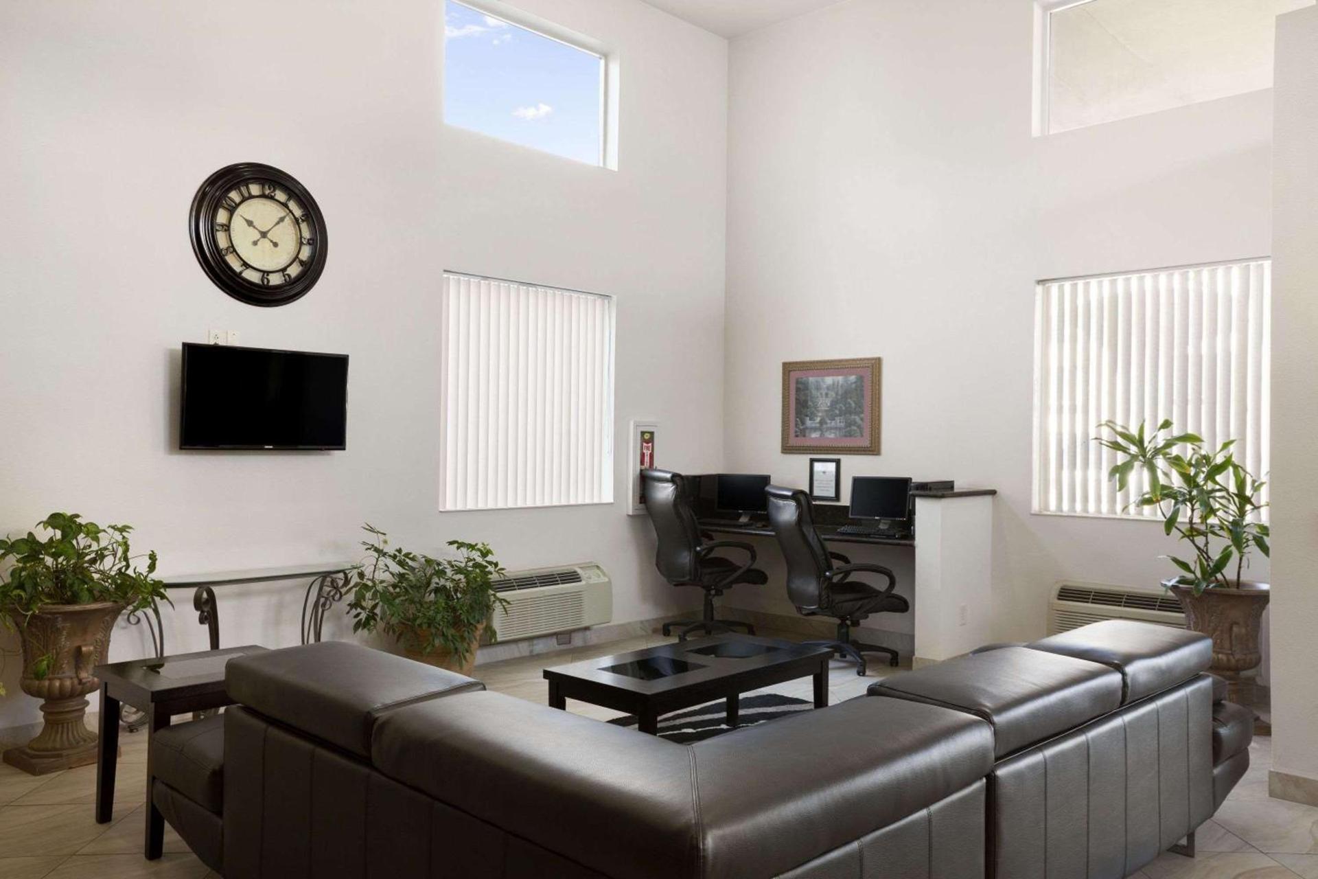 Super 8 by Wyndham Marana/Tucson Area photo 4