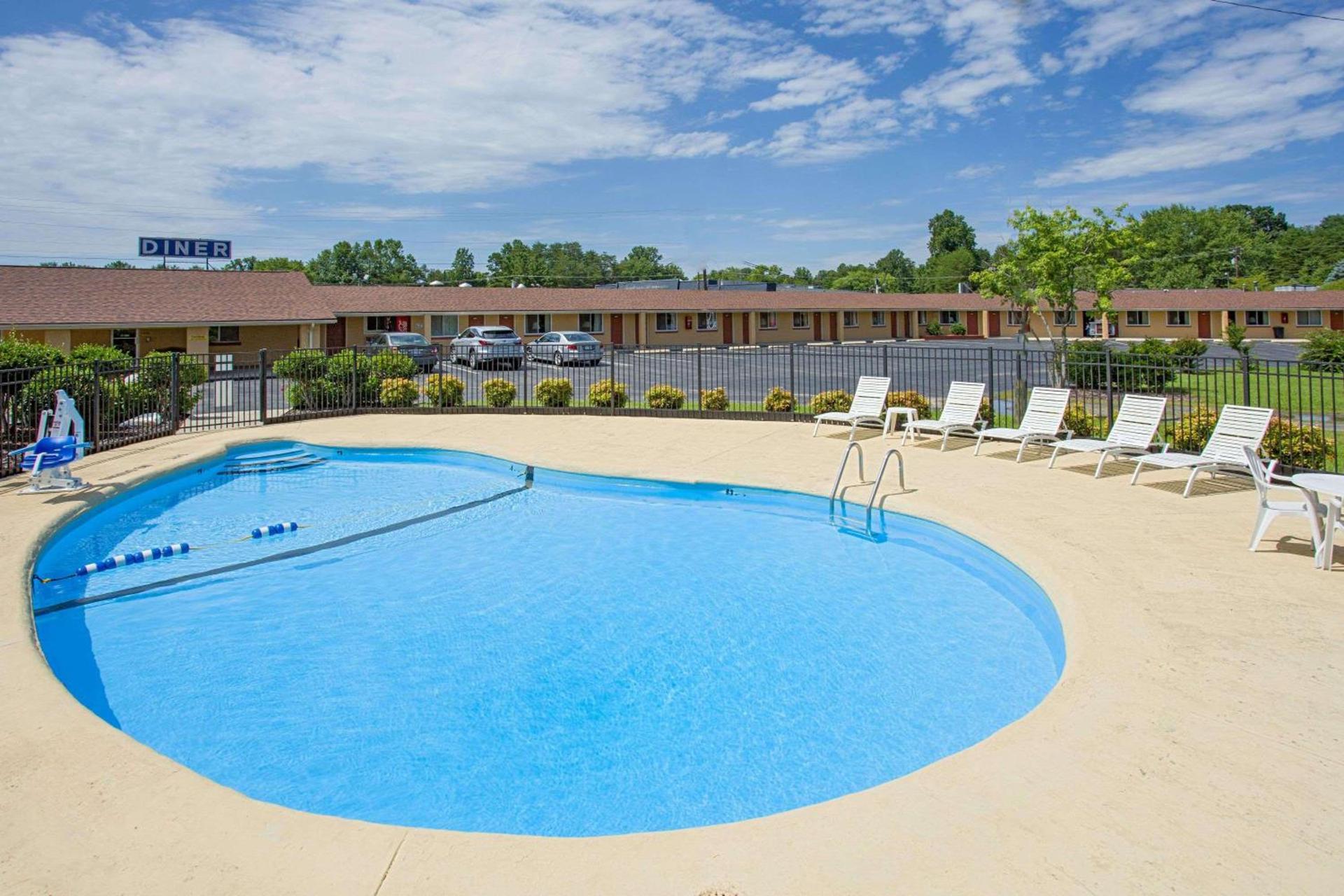 Knights Inn Mount Airy photo 12