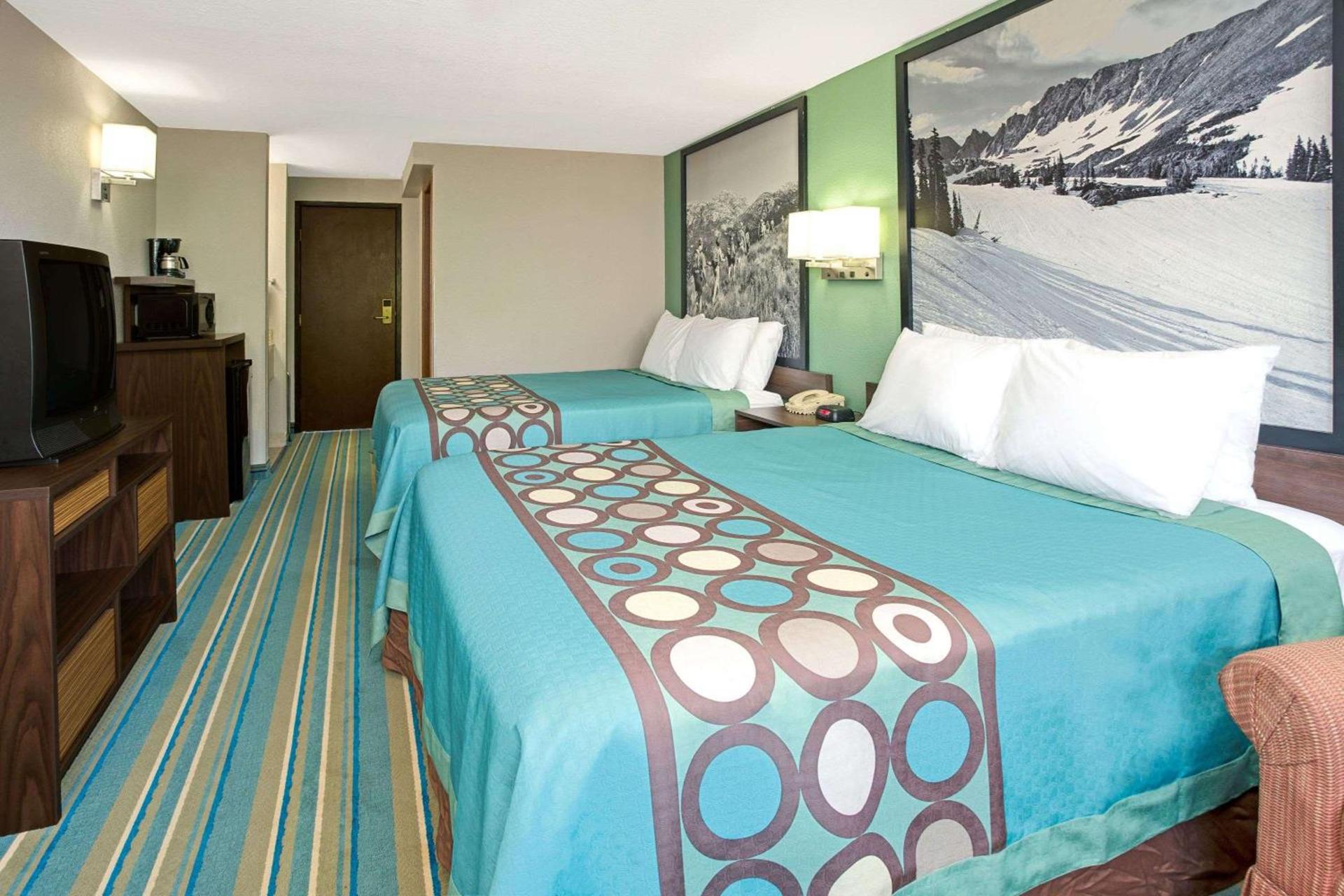 Super 8 by Wyndham Denver Stapleton photo 4