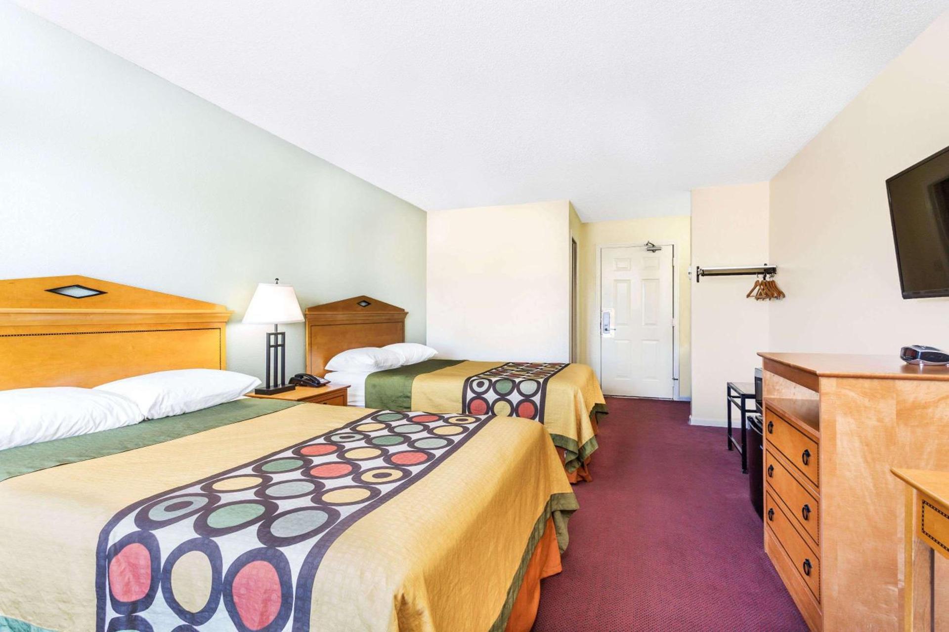 Super 8 by Wyndham Manning photo 13