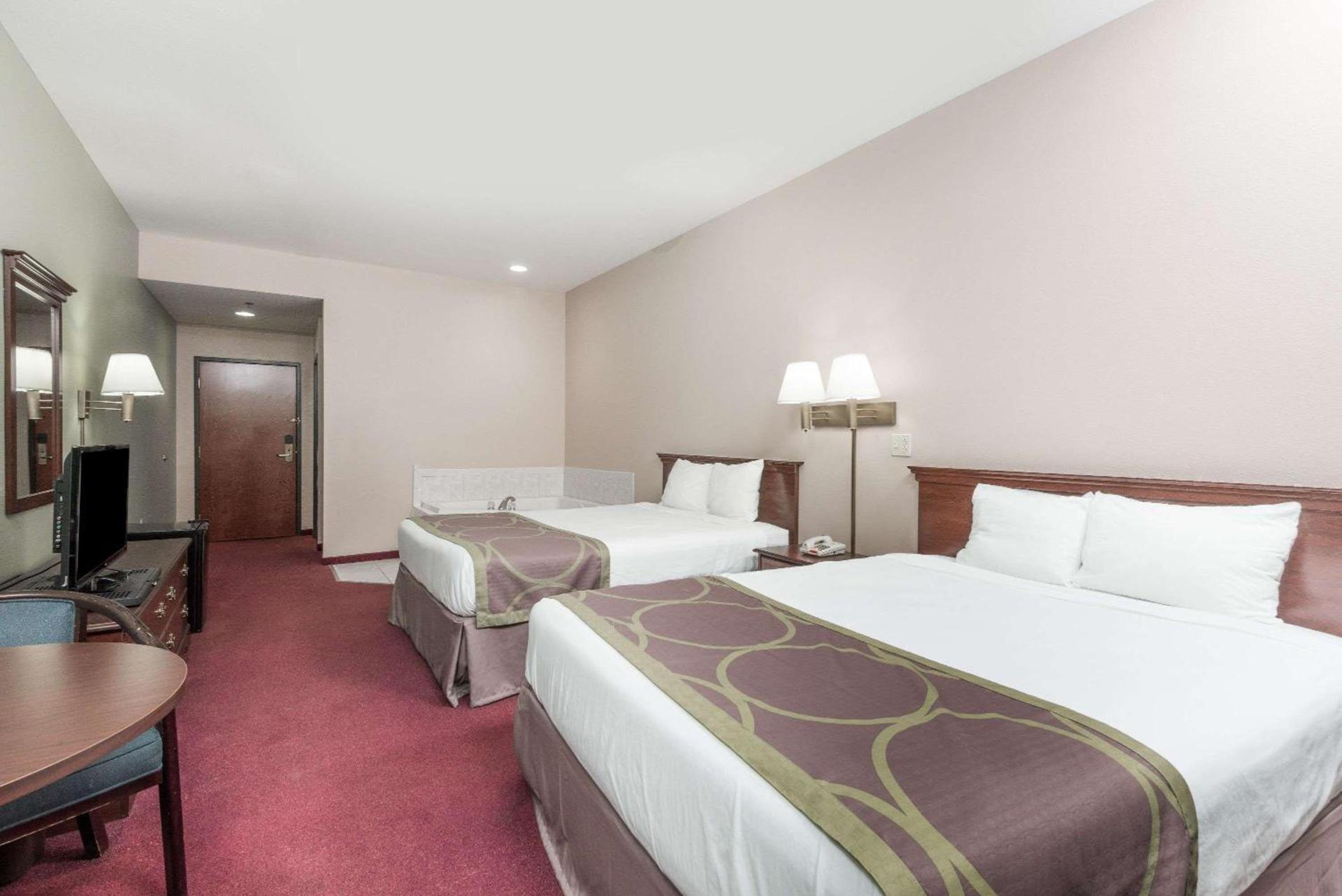 Super 8 by Wyndham Grayson photo 6