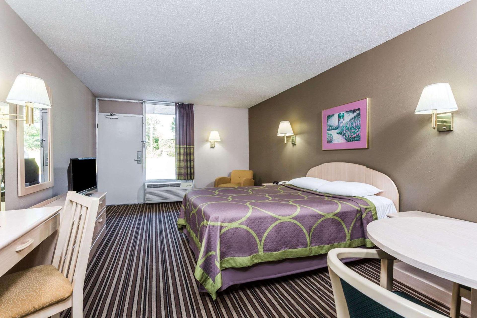 Super 8 by Wyndham Commerce photo 7