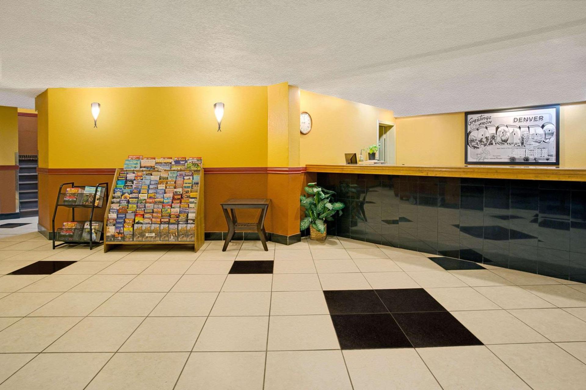 Super 8 by Wyndham Denver Stapleton photo 2