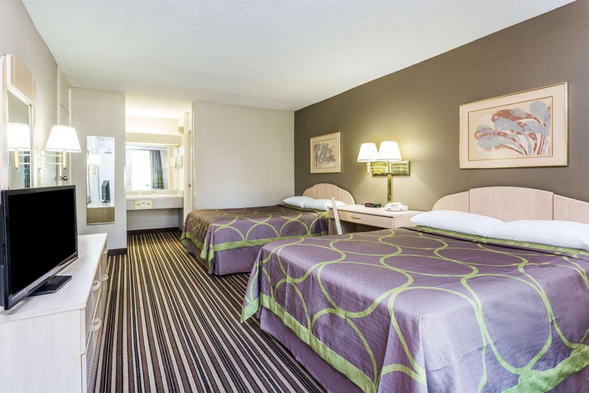 Super 8 by Wyndham Commerce photo 9