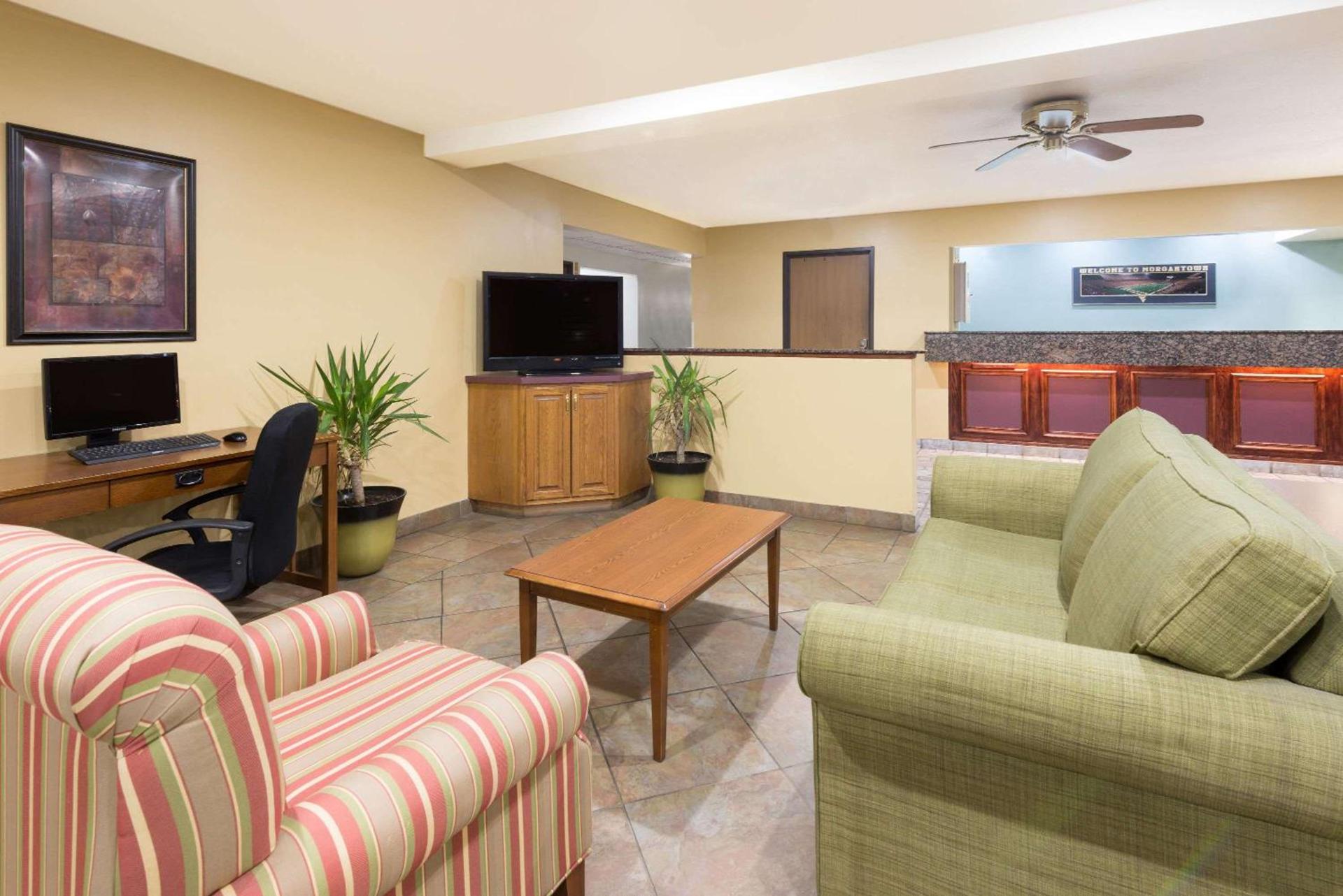 Super 8 by Wyndham Morgantown photo 4