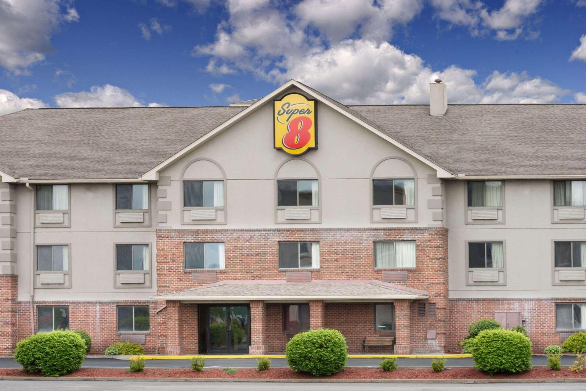 Super 8 by Wyndham Morgantown photo 3