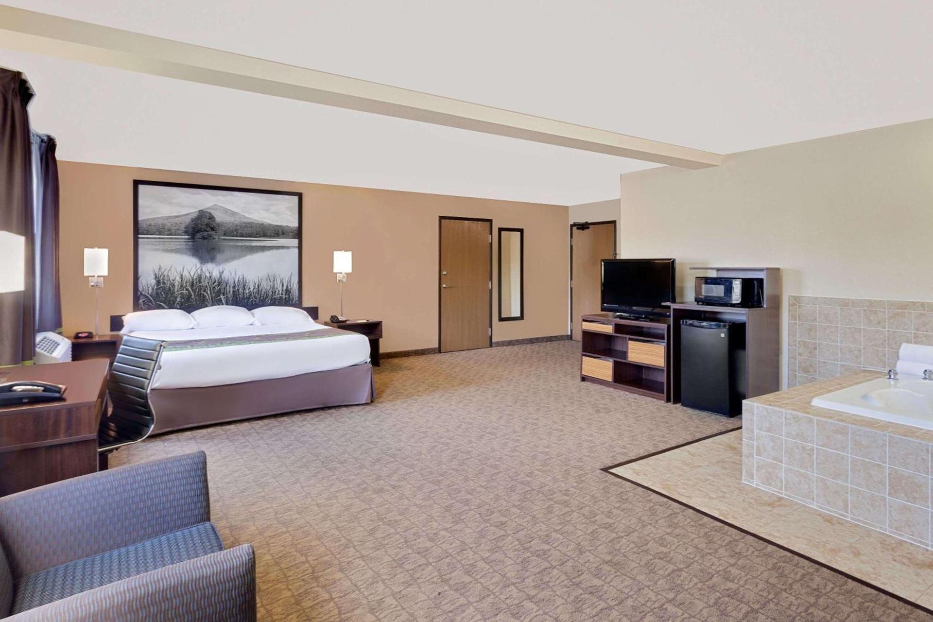 Super 8 by Wyndham Lebanon photo 30