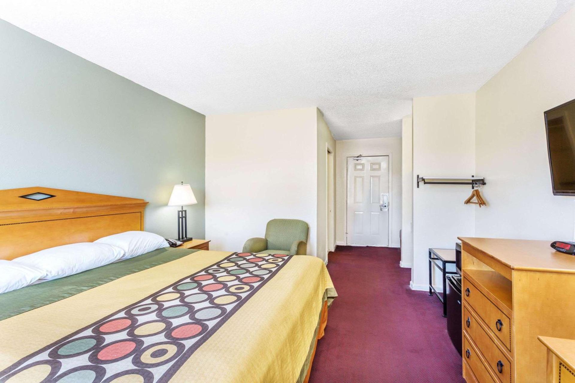 Super 8 by Wyndham Manning photo 5
